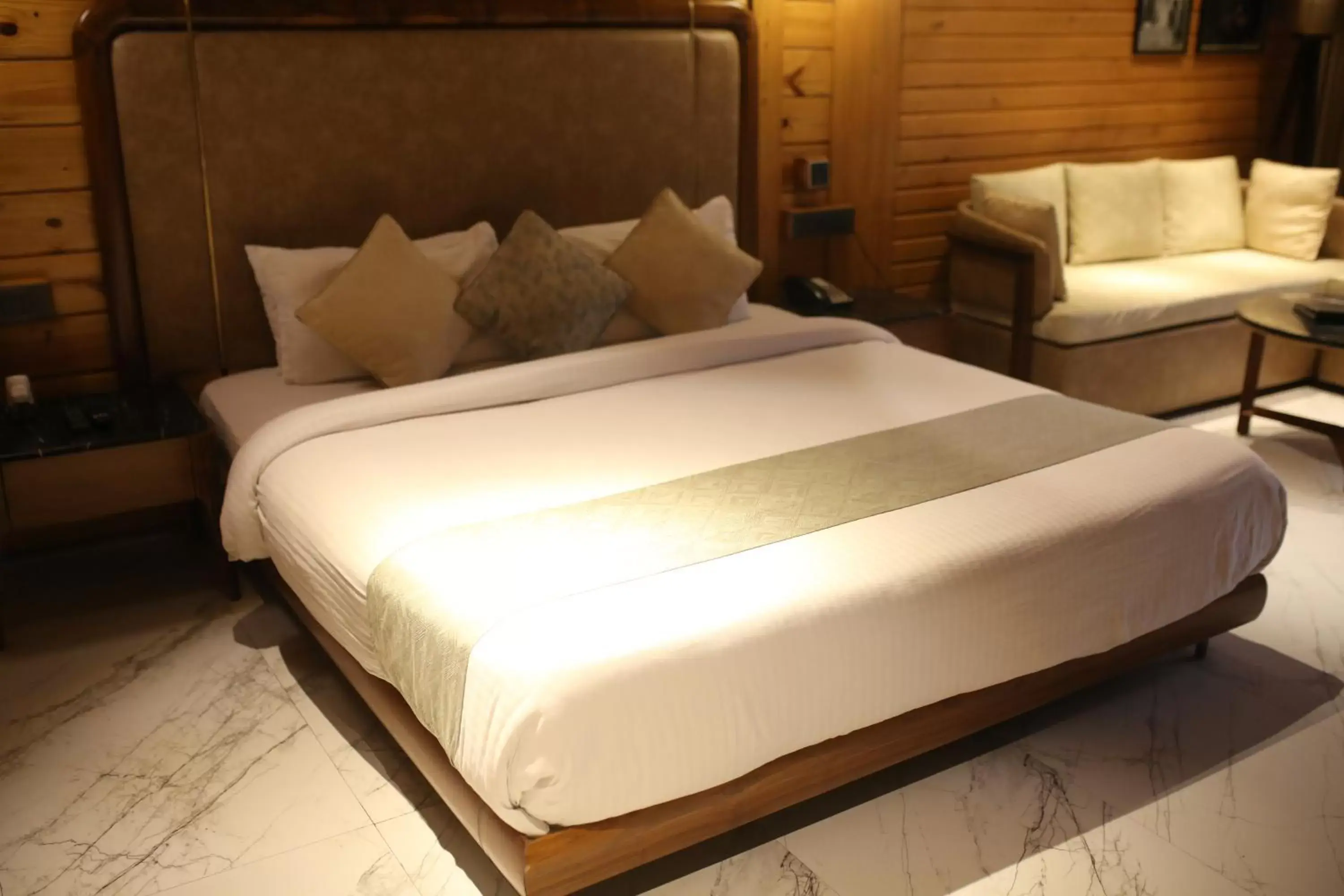 Bed in Kasauli Hills Resort