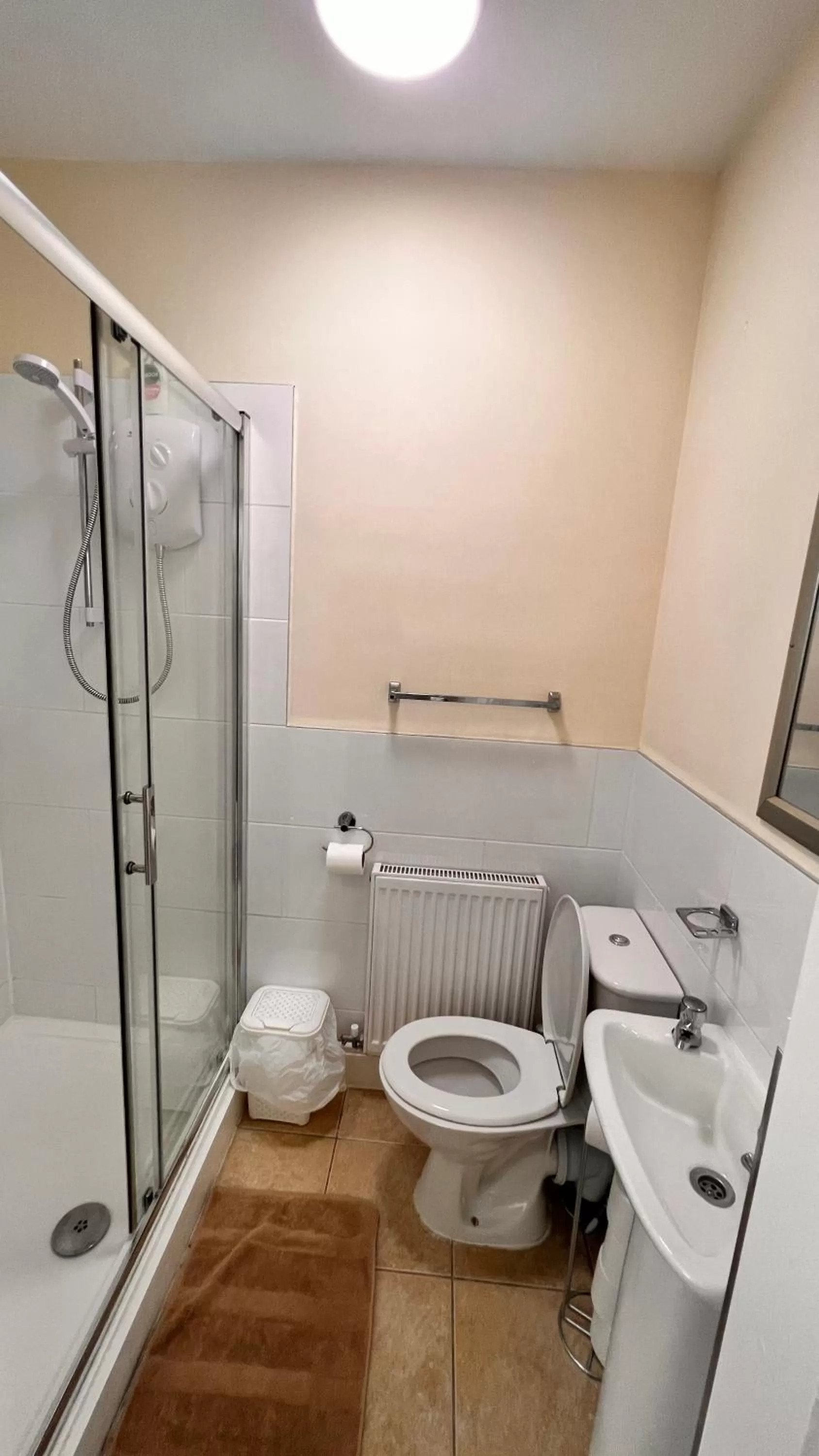 Bathroom in The Cabbage Hall Hotel
