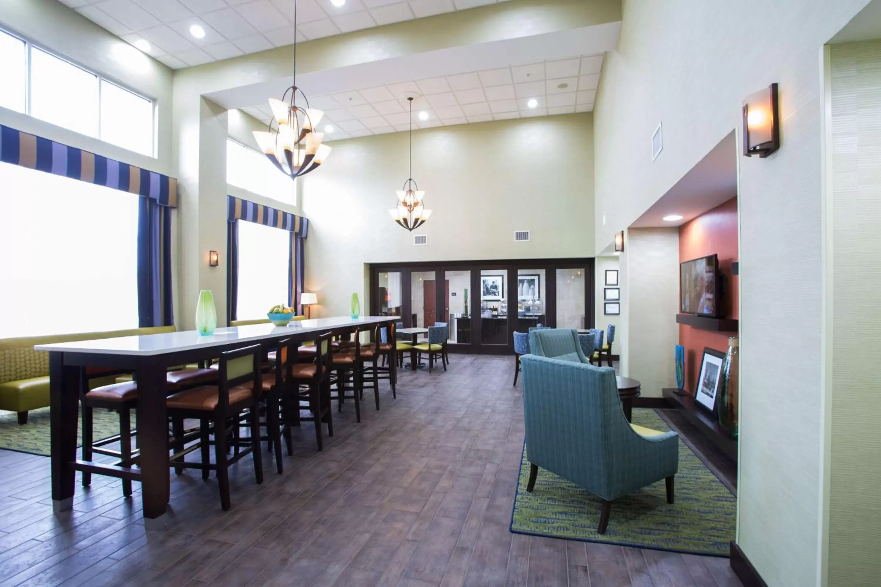 Lobby or reception, Restaurant/Places to Eat in Hampton Inn & Suites Savannah - I-95 South - Gateway