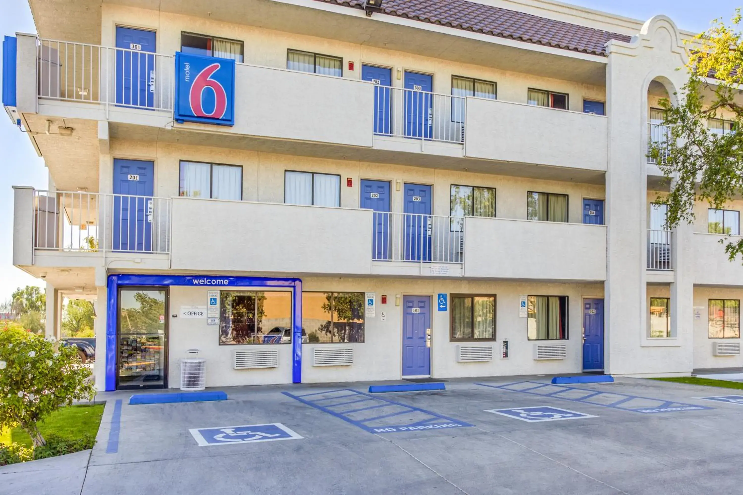 Facade/entrance in Motel 6-Phoenix, AZ - West Facade/entrance in Motel 6-Phoenix, AZ - West