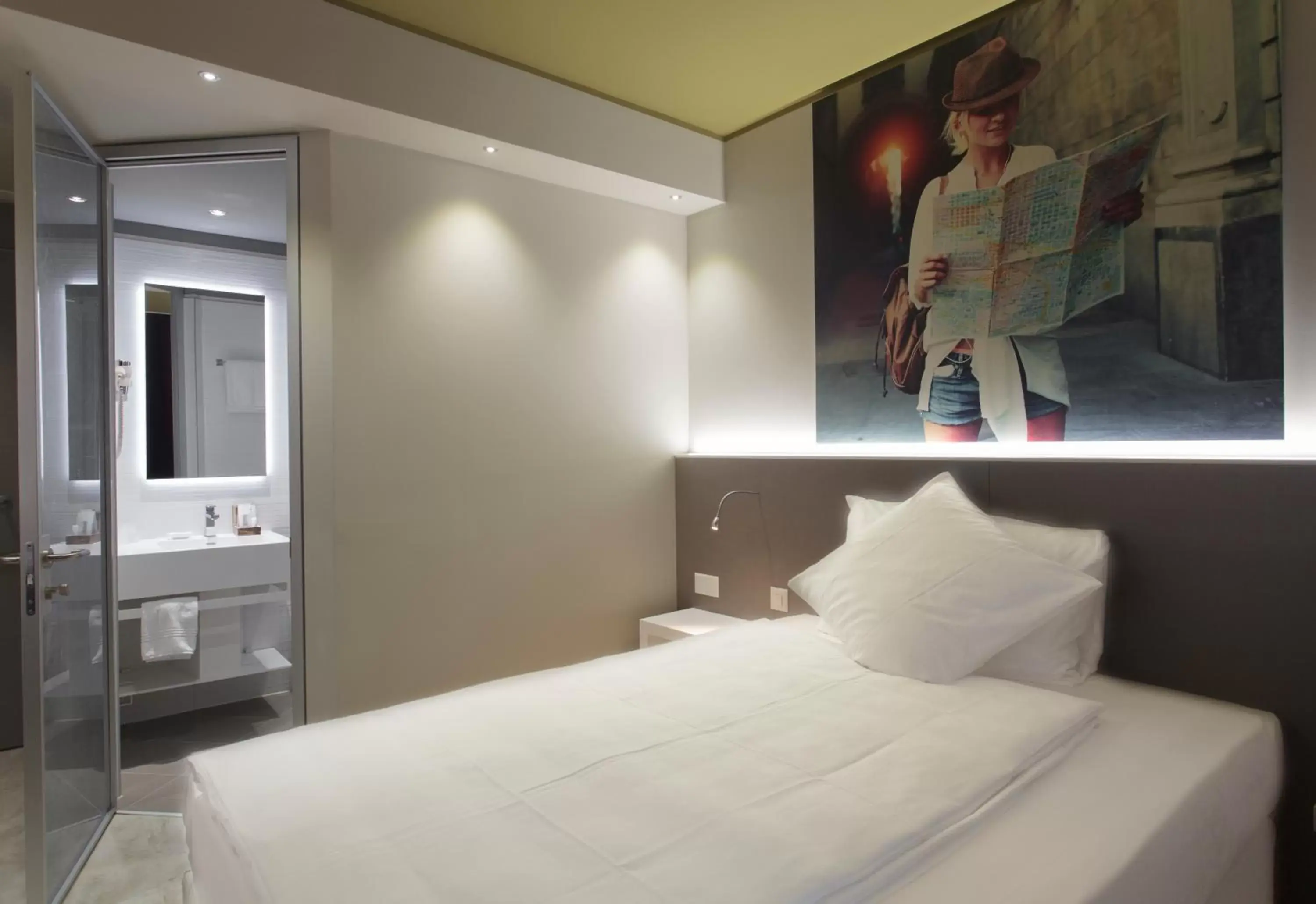 Bedroom, Room Photo in Hotel City Locarno