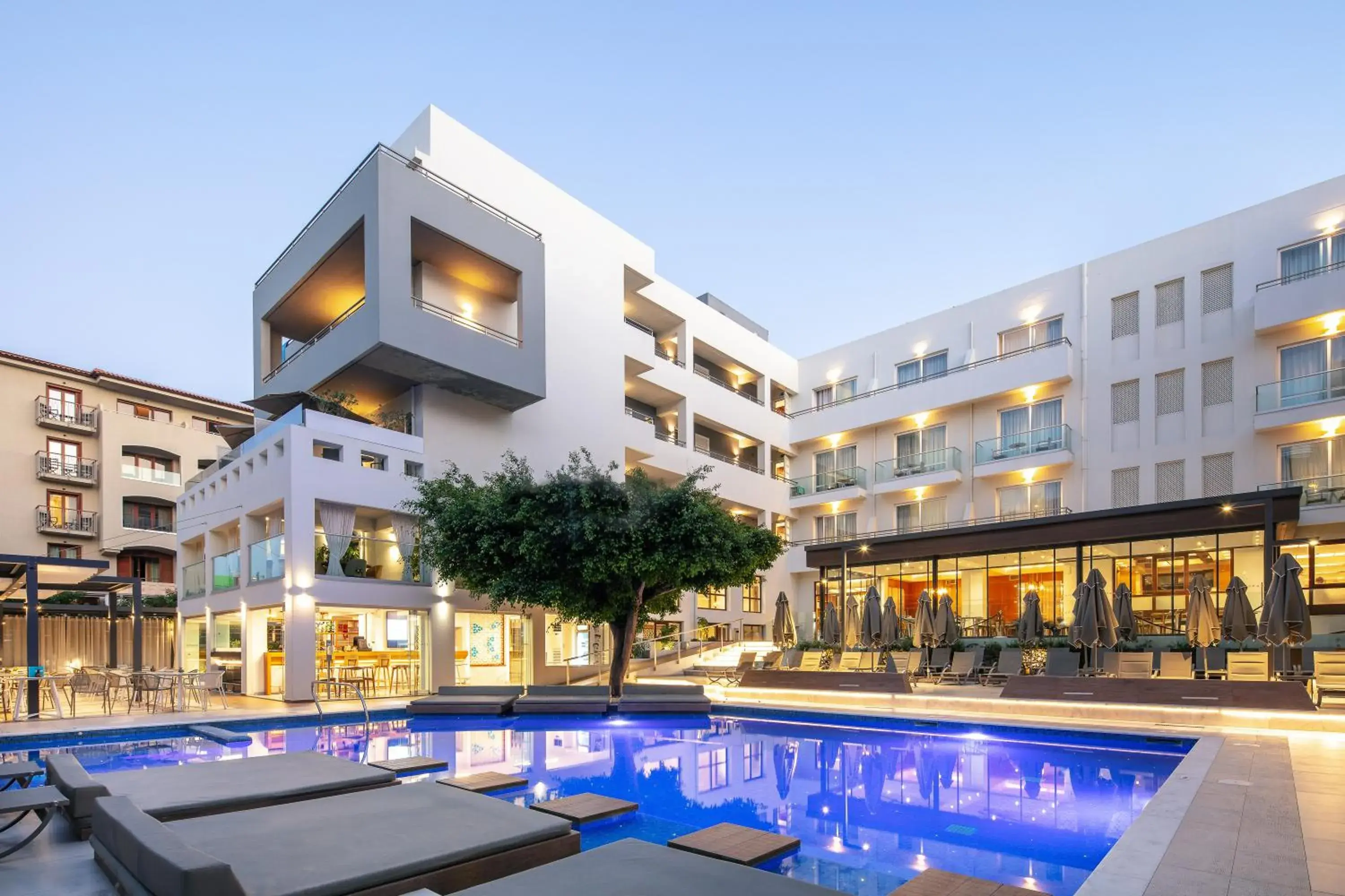 Property building in Atrium Ambiance Hotel Property building in Atrium Ambiance Hotel