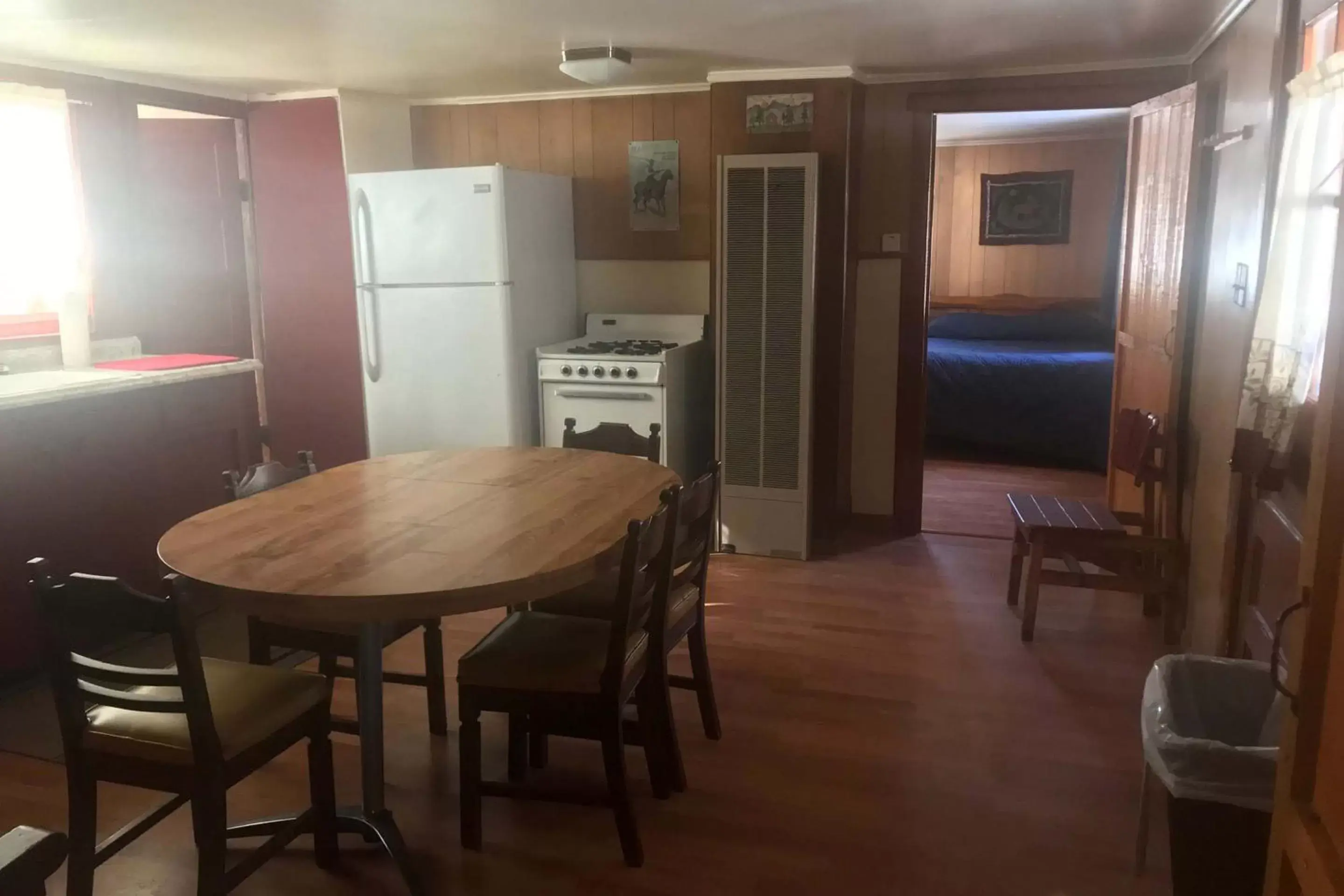 Kitchen or kitchenette, Dining Area in Elkhorn Lodge