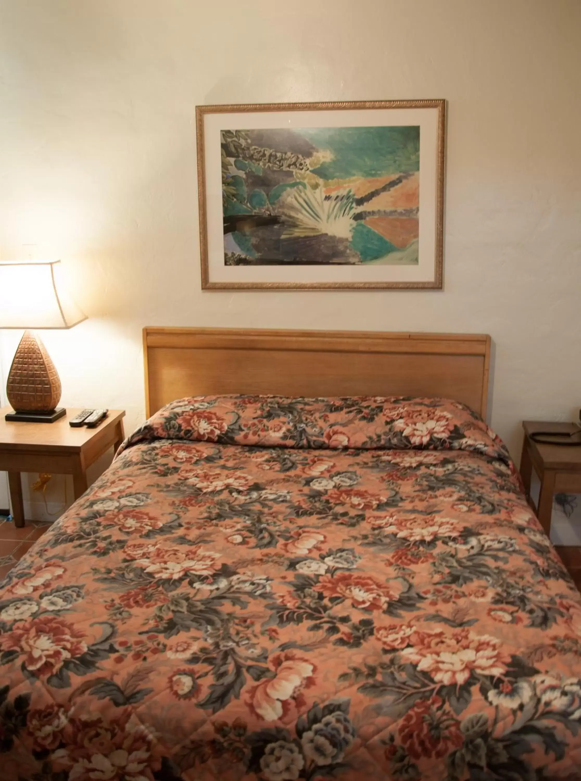 Bedroom, Bed in Mission Bell Motel