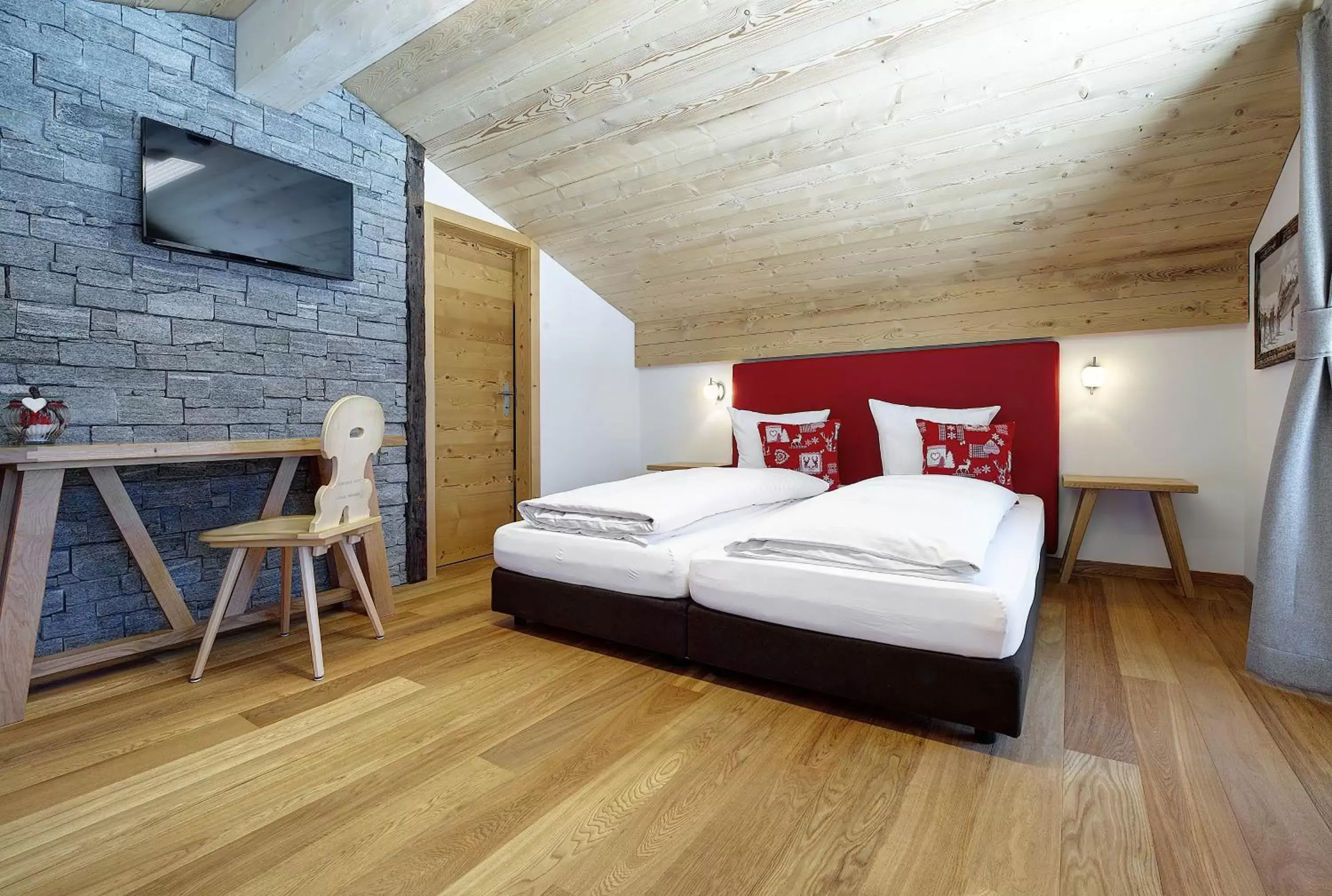 Photo of the whole room, Bed in Alpinhotel Bort