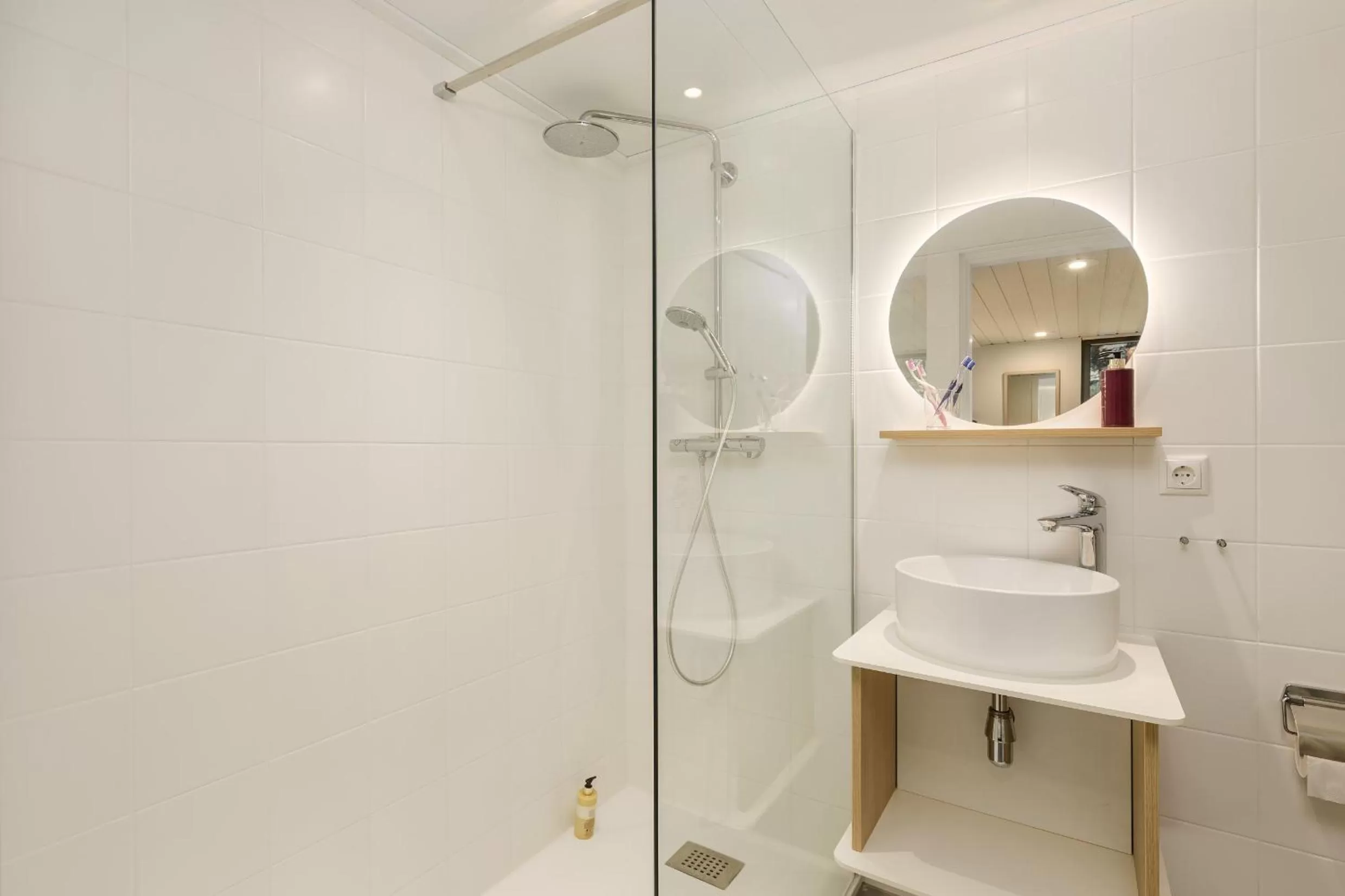 Bathroom in Hotel Eemhof by Center Parcs