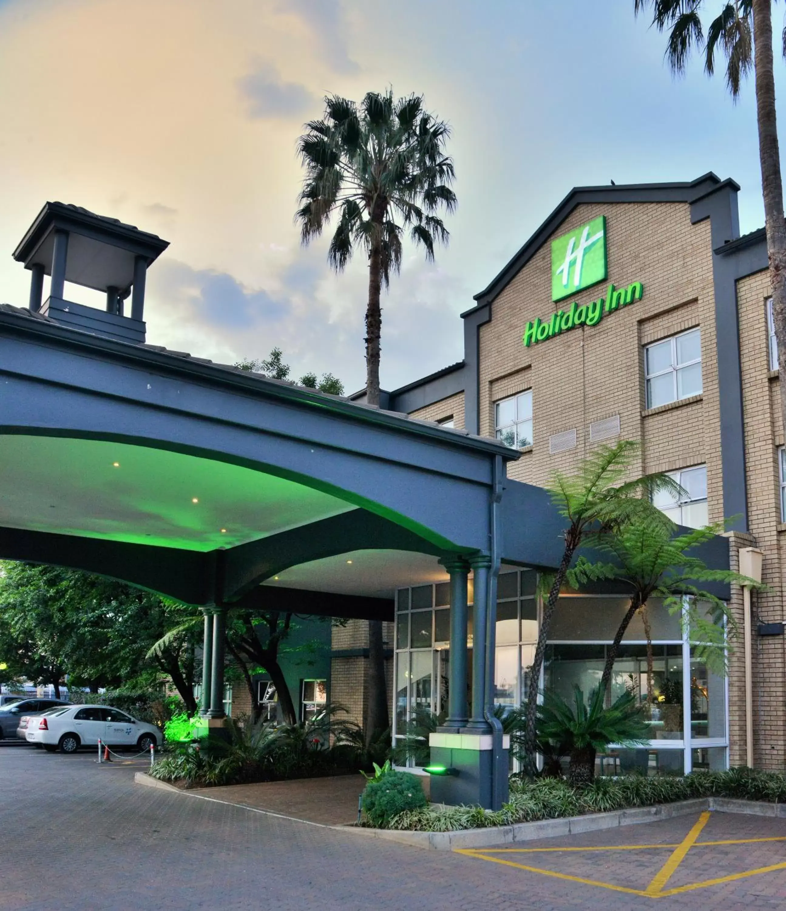 Property Building in Holiday Inn Johannesburg Airport, an IHG Hotel