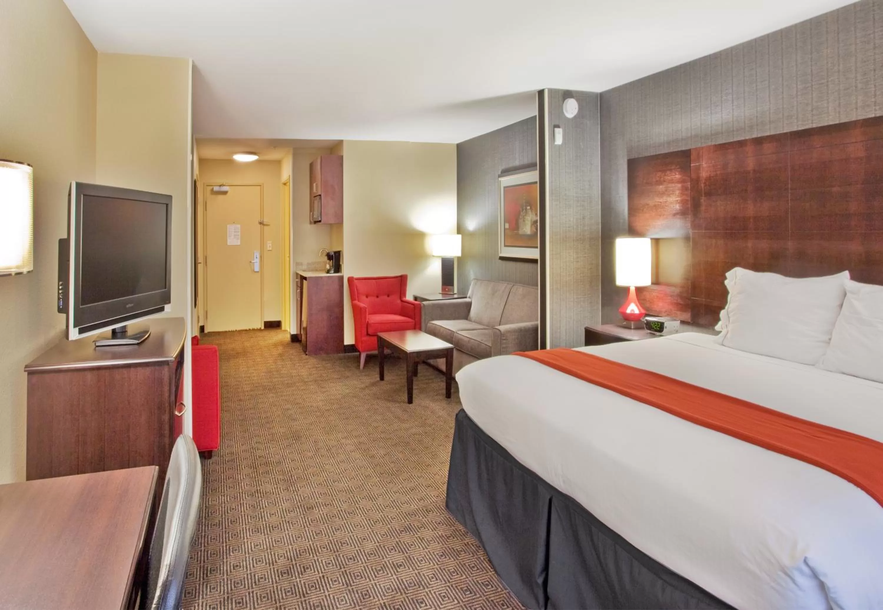 Photo of the whole room, Bed in Holiday Inn Express Hotel & Suites Atlanta-Cumming by IHG