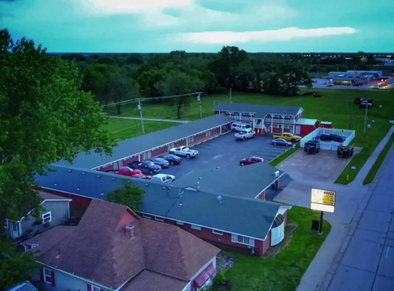 View (from property/room), Bird's-eye View in Guest House Motel Chanute