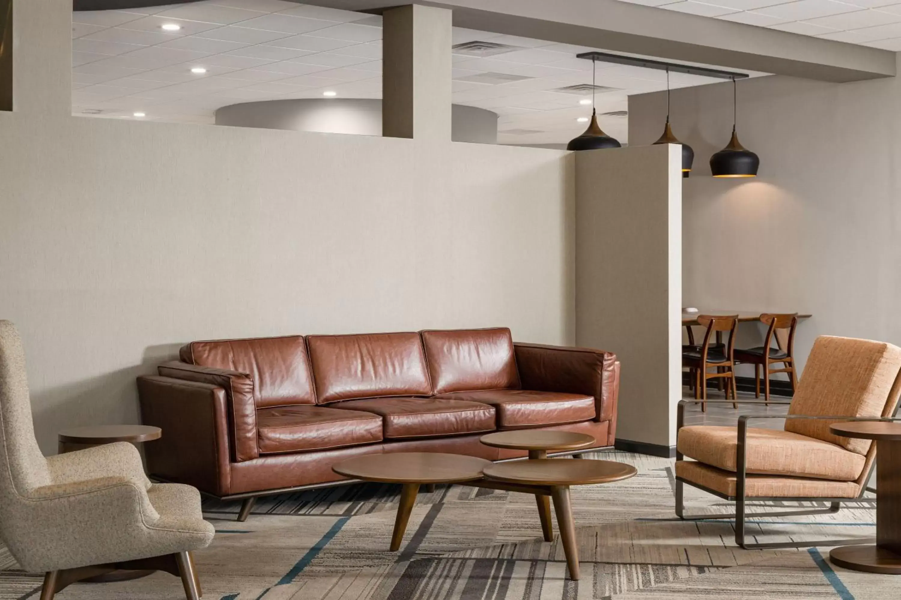 Lobby or reception, Seating Area in Four Points by Sheraton Milwaukee North Shore