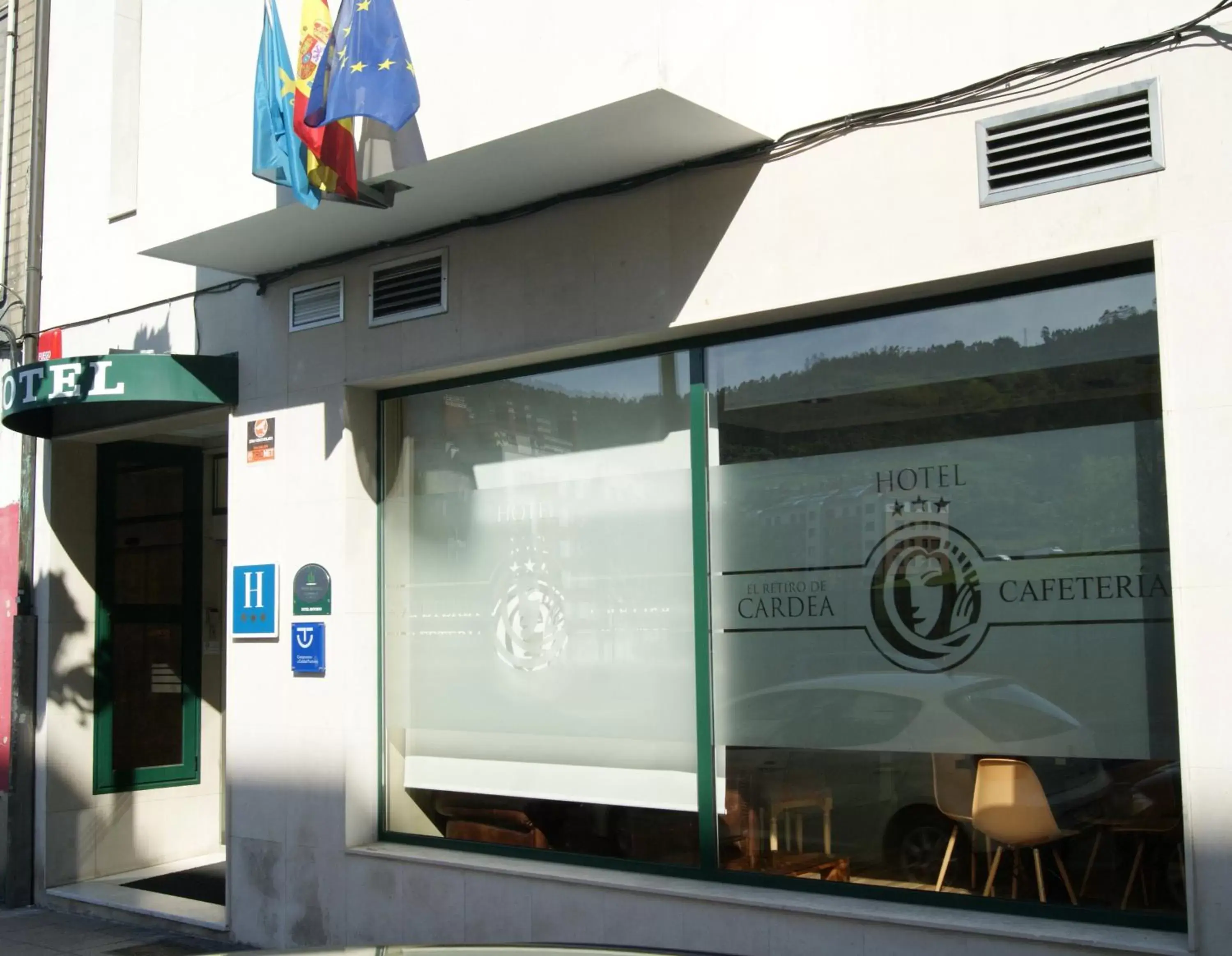 Facade/entrance in El Retiro de Cardea Facade/entrance in El Retiro de Cardea