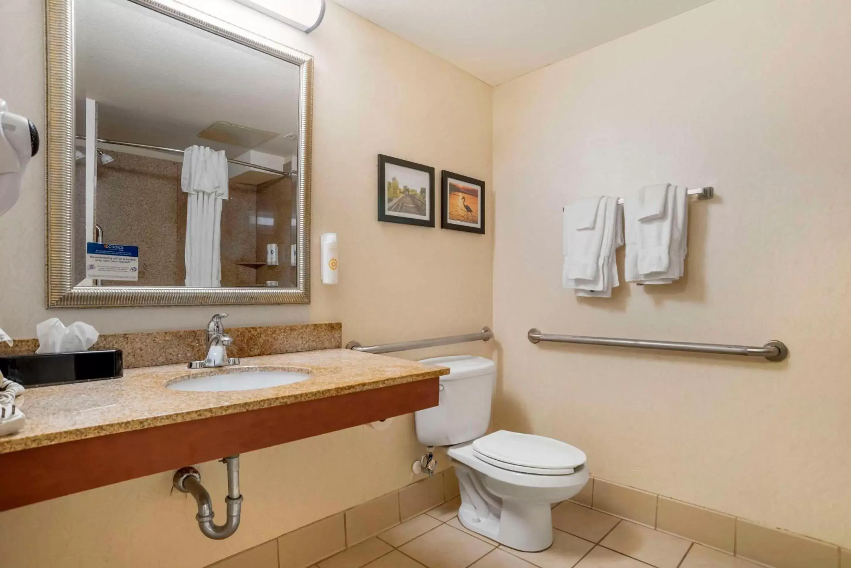 Bedroom, Bathroom in Comfort Inn & Suites Mobile near Eastern Shore Centre