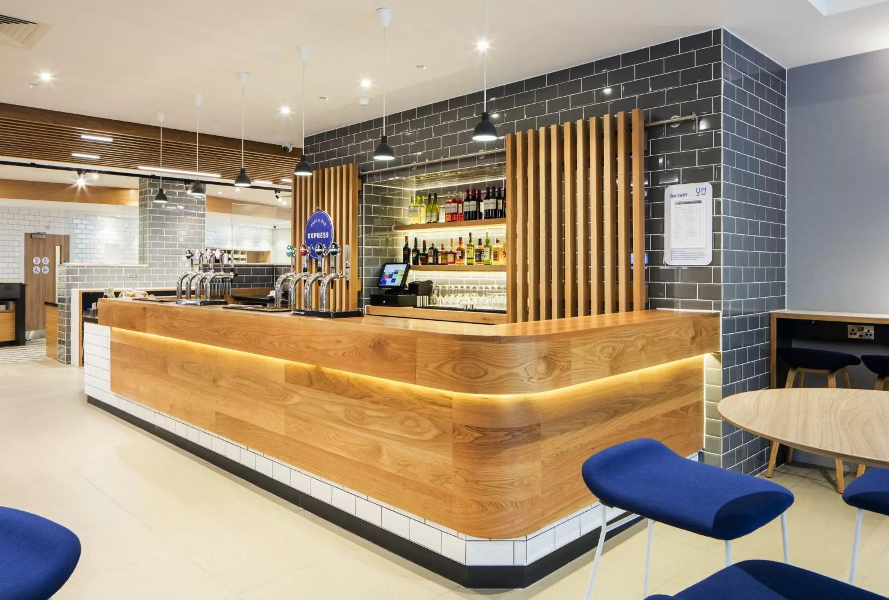 Lounge or bar, Lobby/Reception in Holiday Inn Express Dublin City Centre