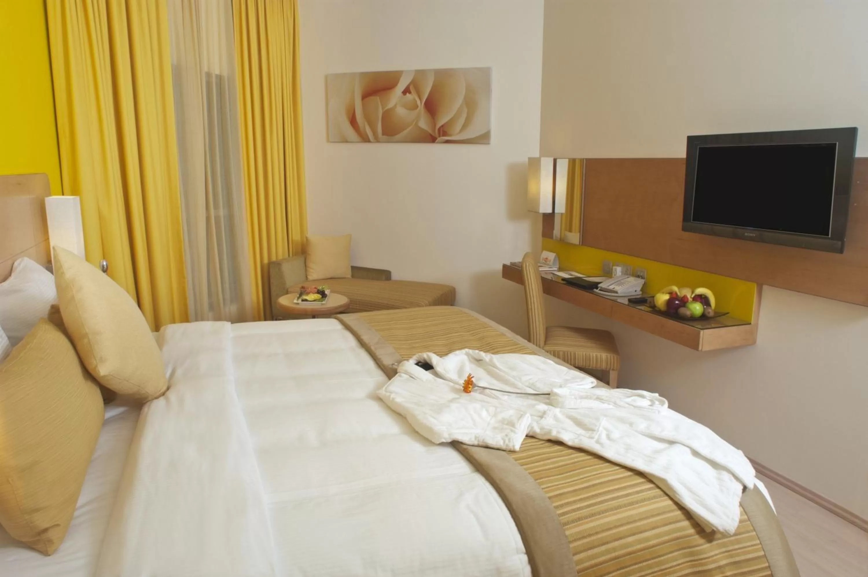 Bedroom, Bed in Al Khoory Executive Hotel, Al Wasl