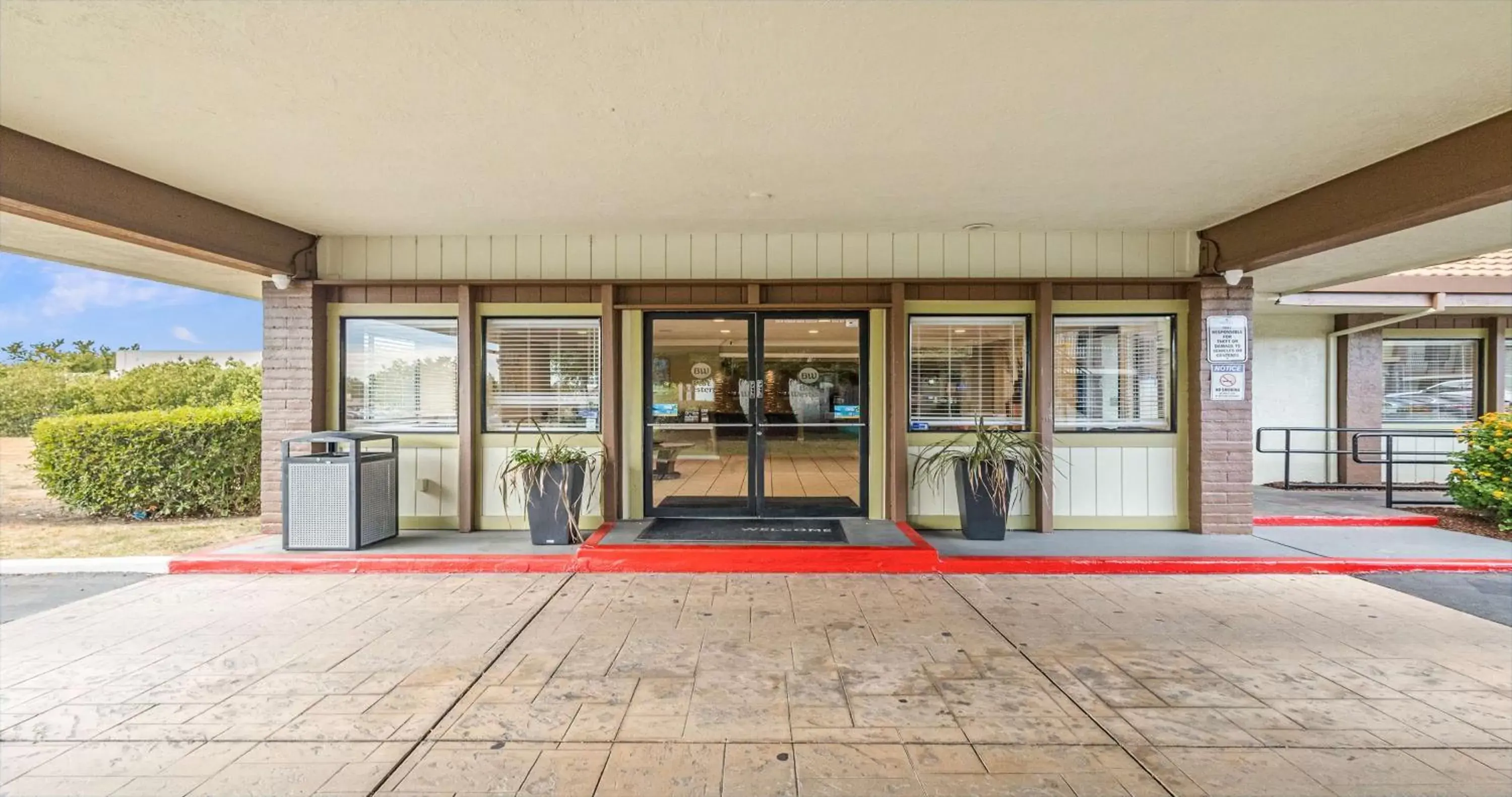 Property building in Best Western Roseville Inn