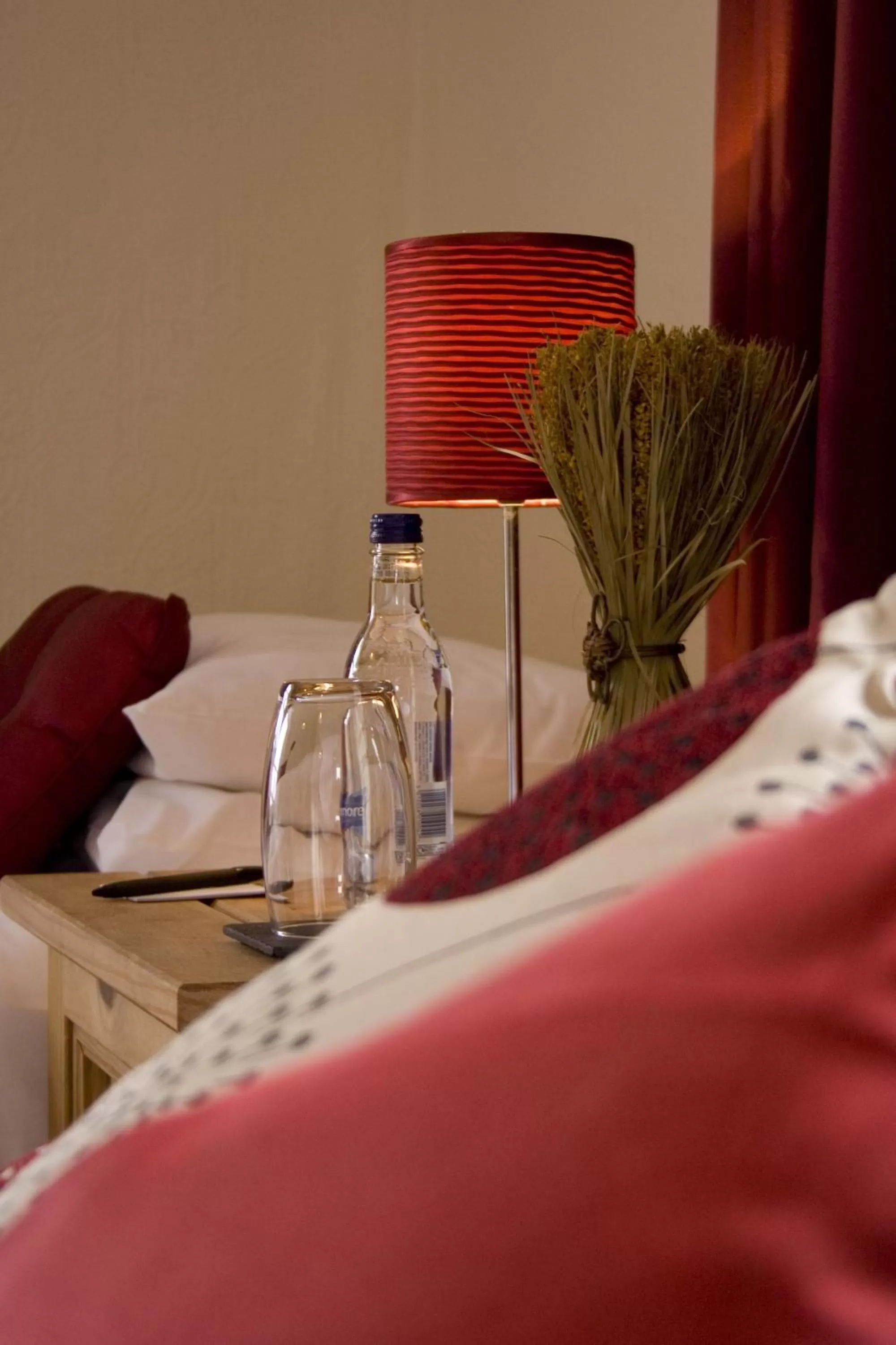 Coffee/tea facilities, Bed in The Wheatsheaf