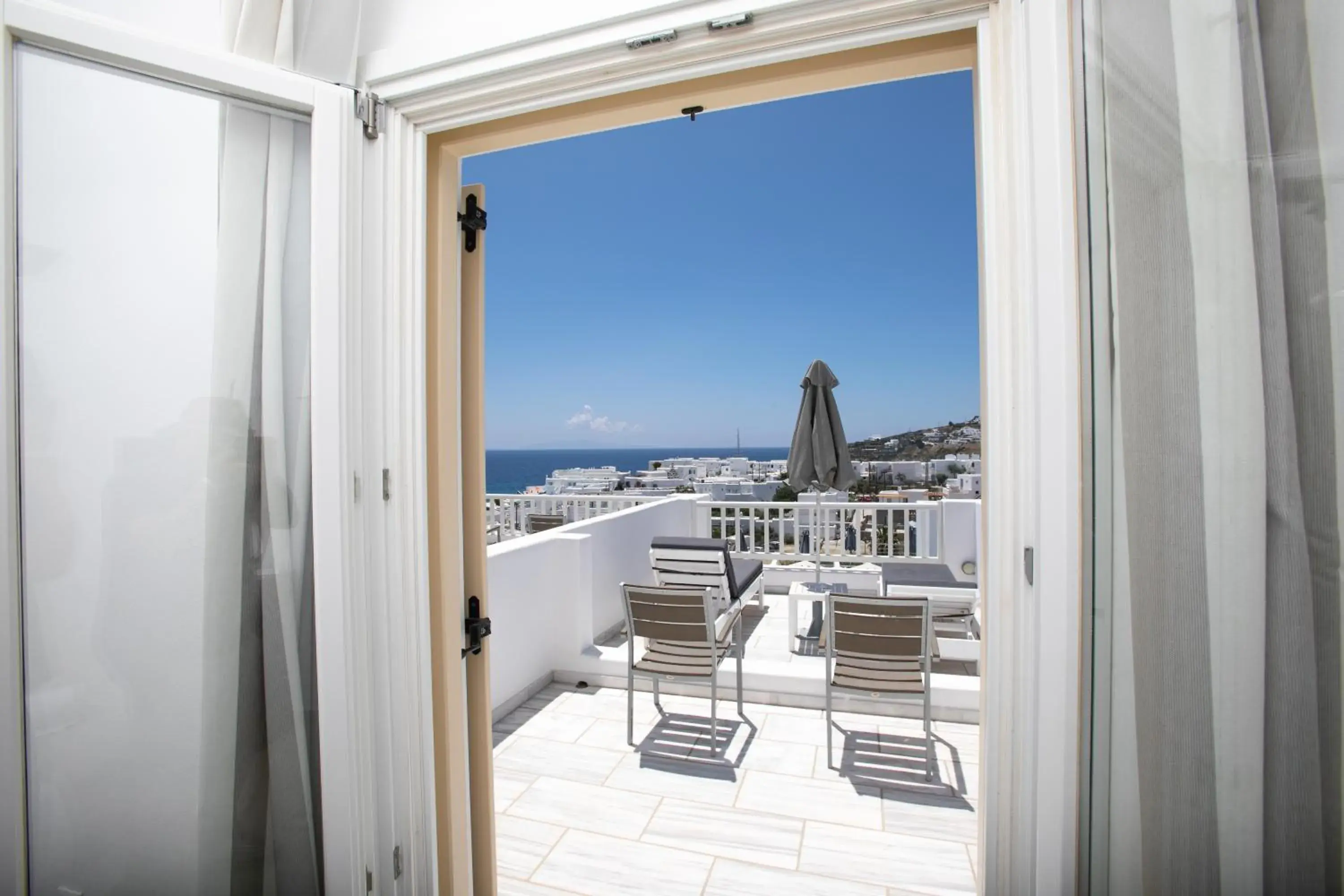 Balcony/Terrace in The George Hotel Mykonos