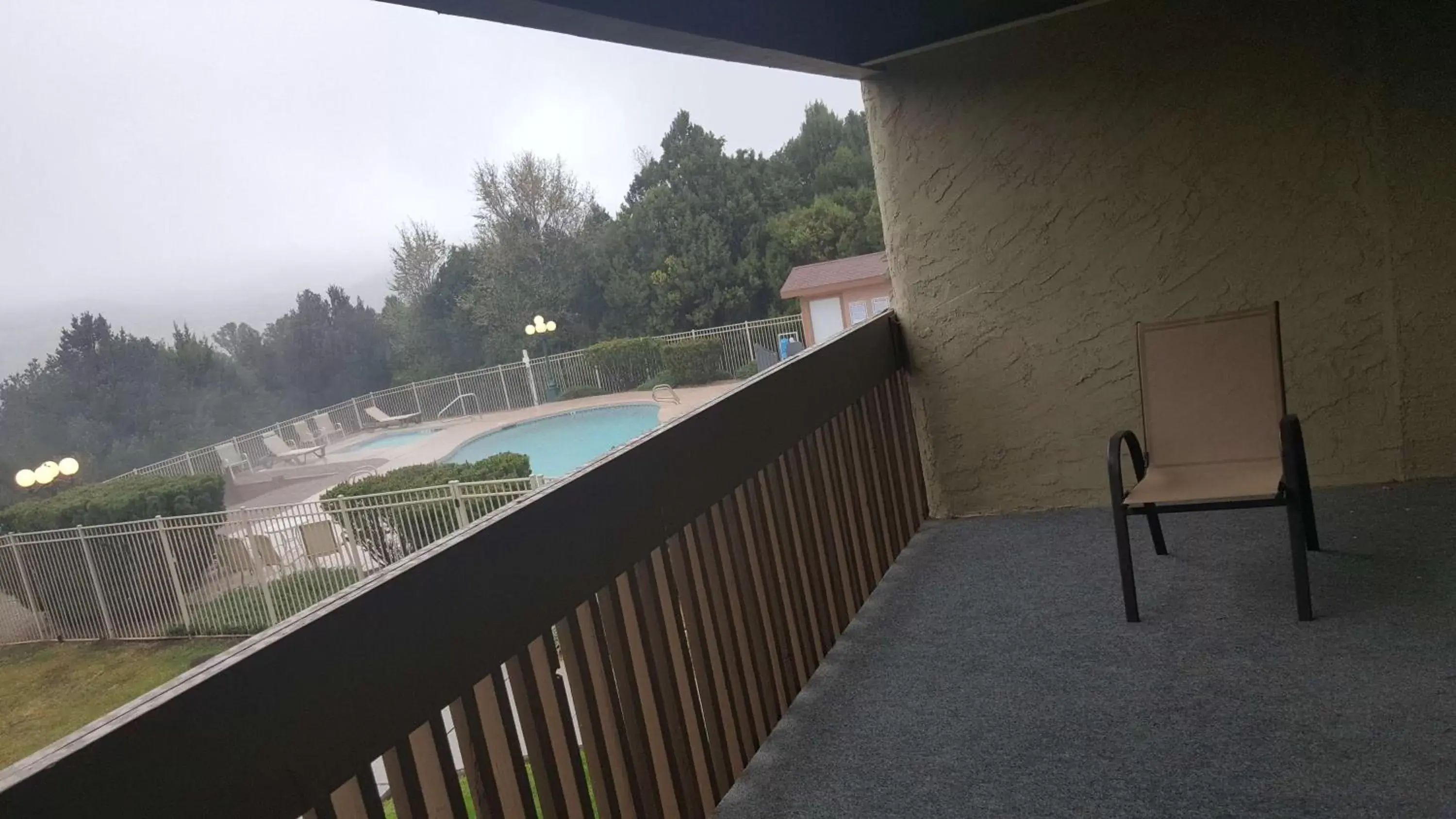 Photo of the whole room, Balcony/Terrace in Best Western Pine Springs Inn