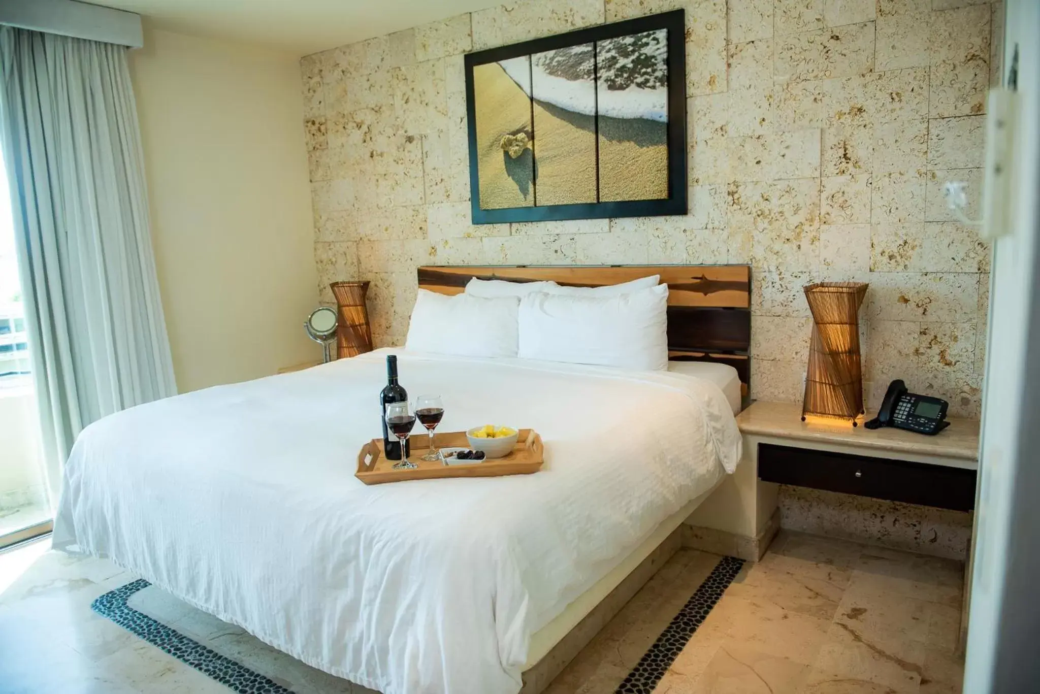 Bedroom, Bed in El Taj Oceanfront and Beachside Condo Hotel