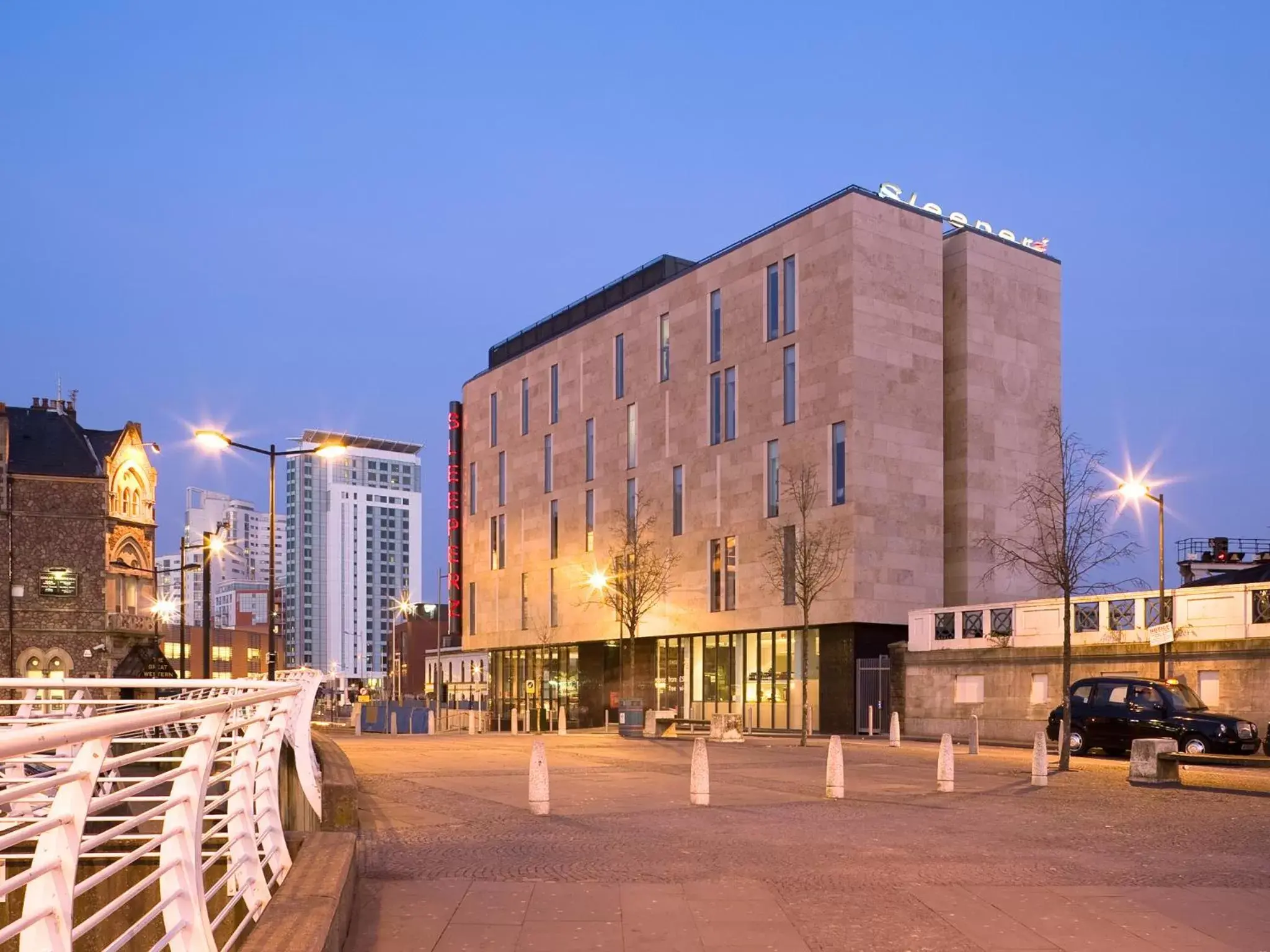 Property Building in Sleeperz Hotel Cardiff