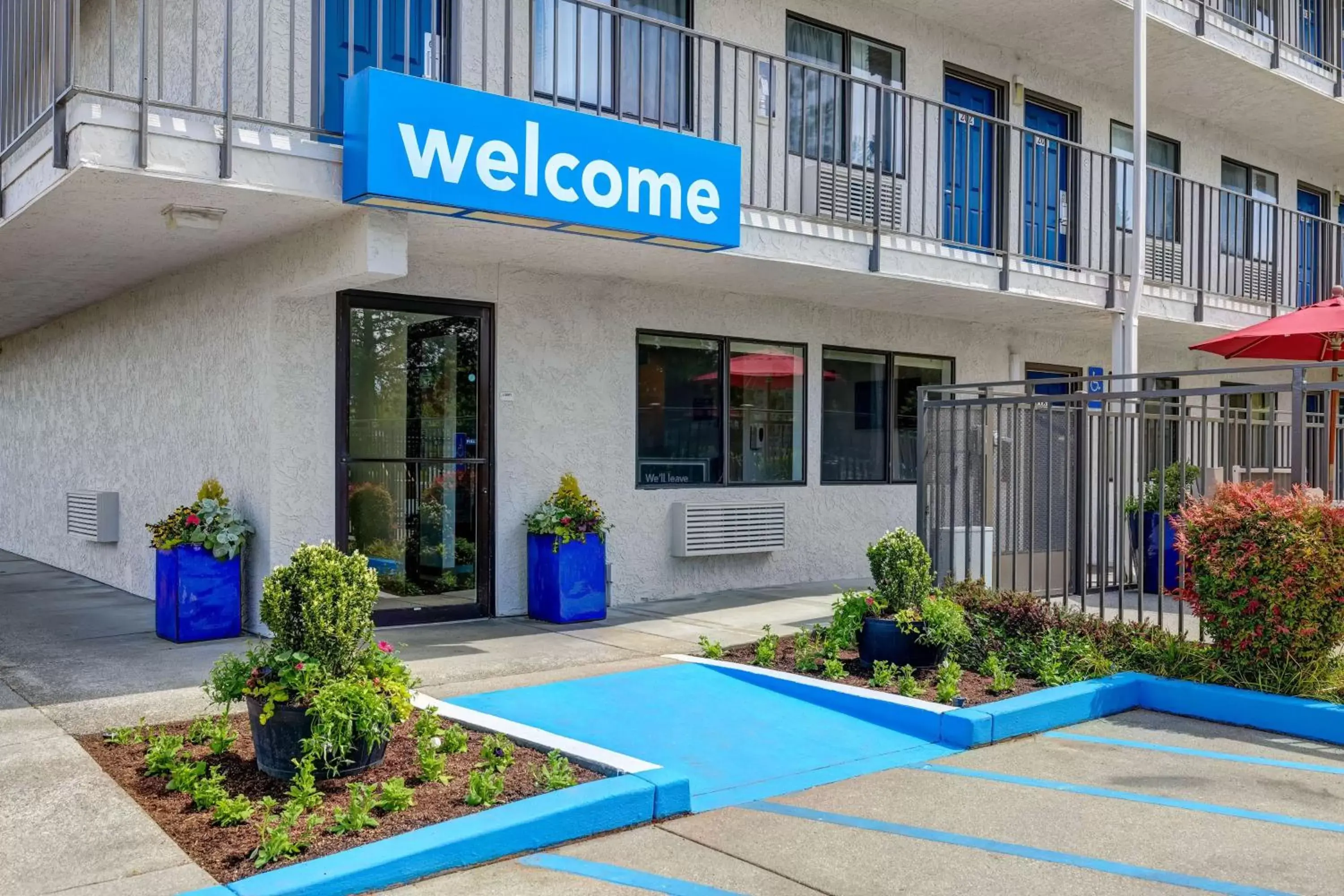 Property building in Motel 6-Kirkland, WA - North Kirkland