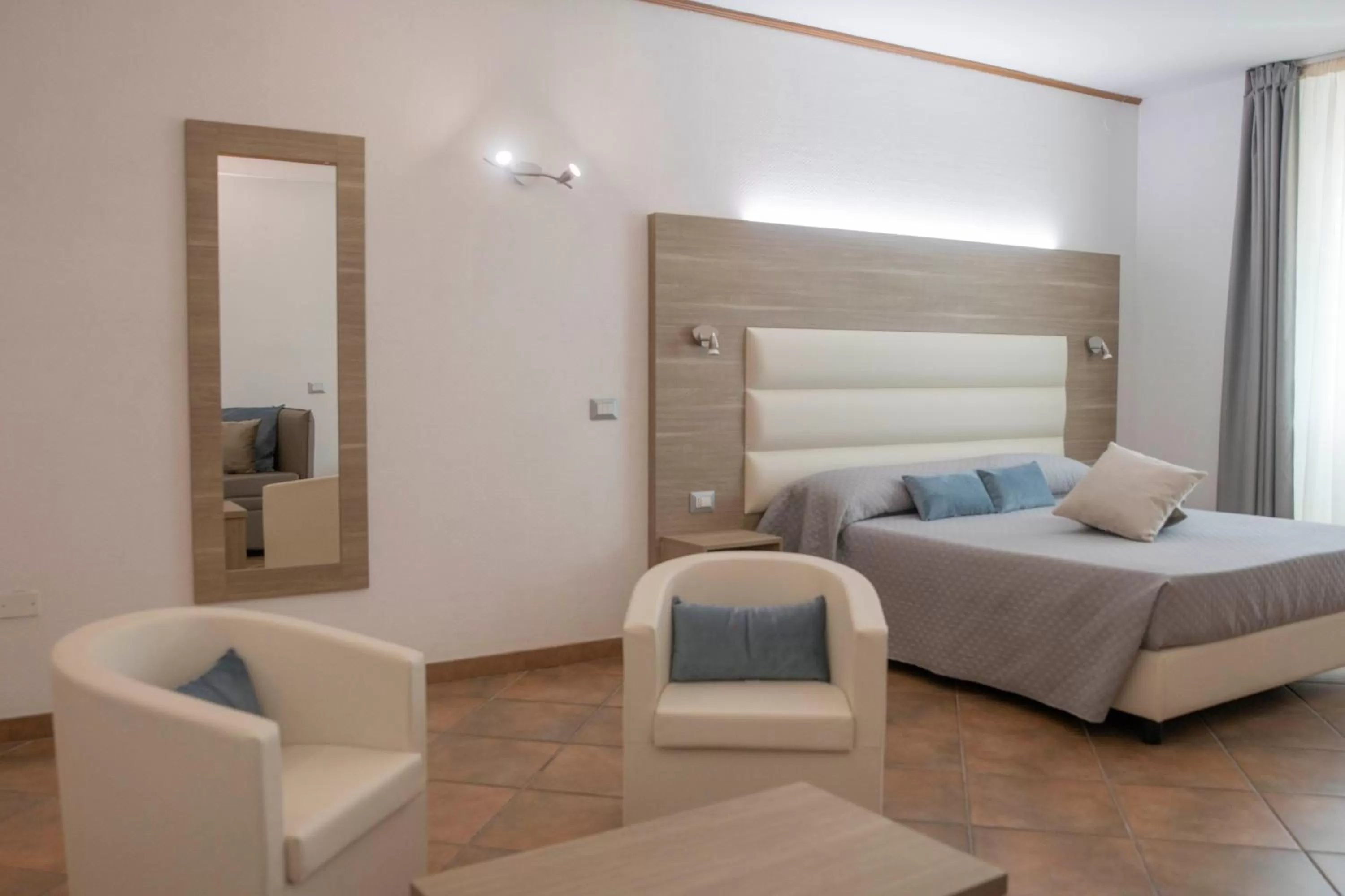 Living room, Bed in Pegasus Hotel