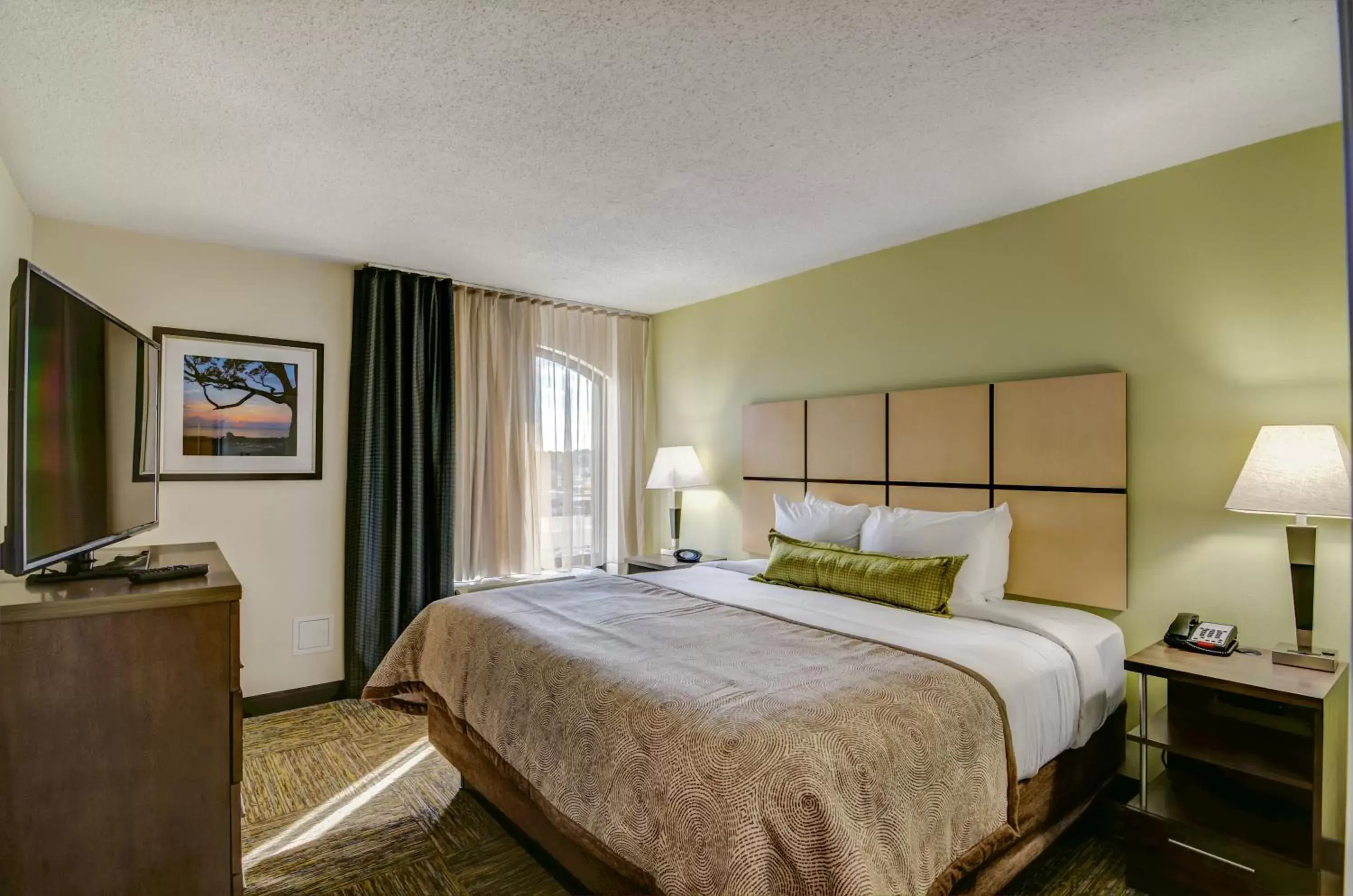 Bedroom, Bed in Candlewood Suites Richmond - West Broad, an IHG Hotel