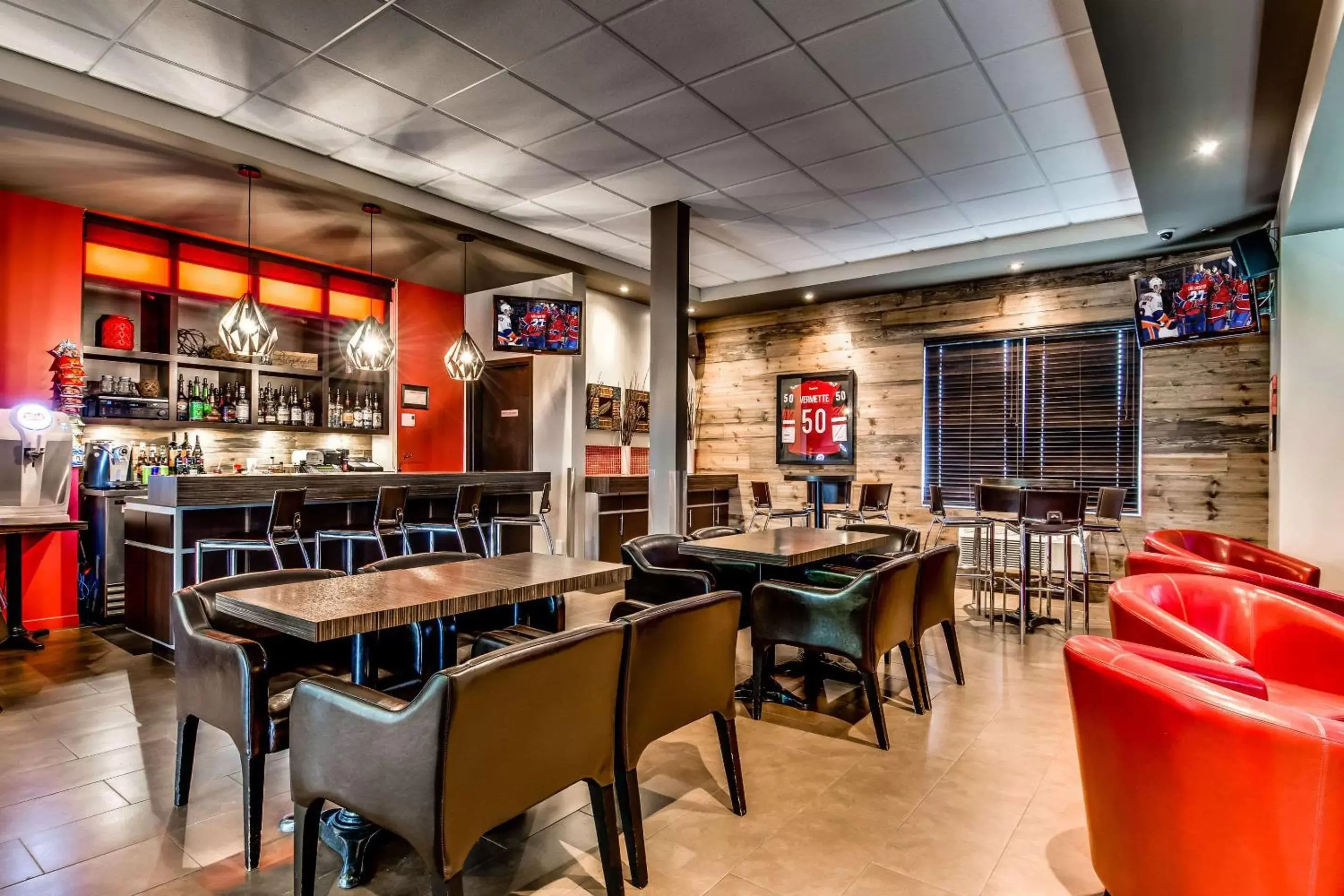 Lounge or bar, Restaurant/Places to Eat in Econolodge Inn & Suites St-Apollinaire