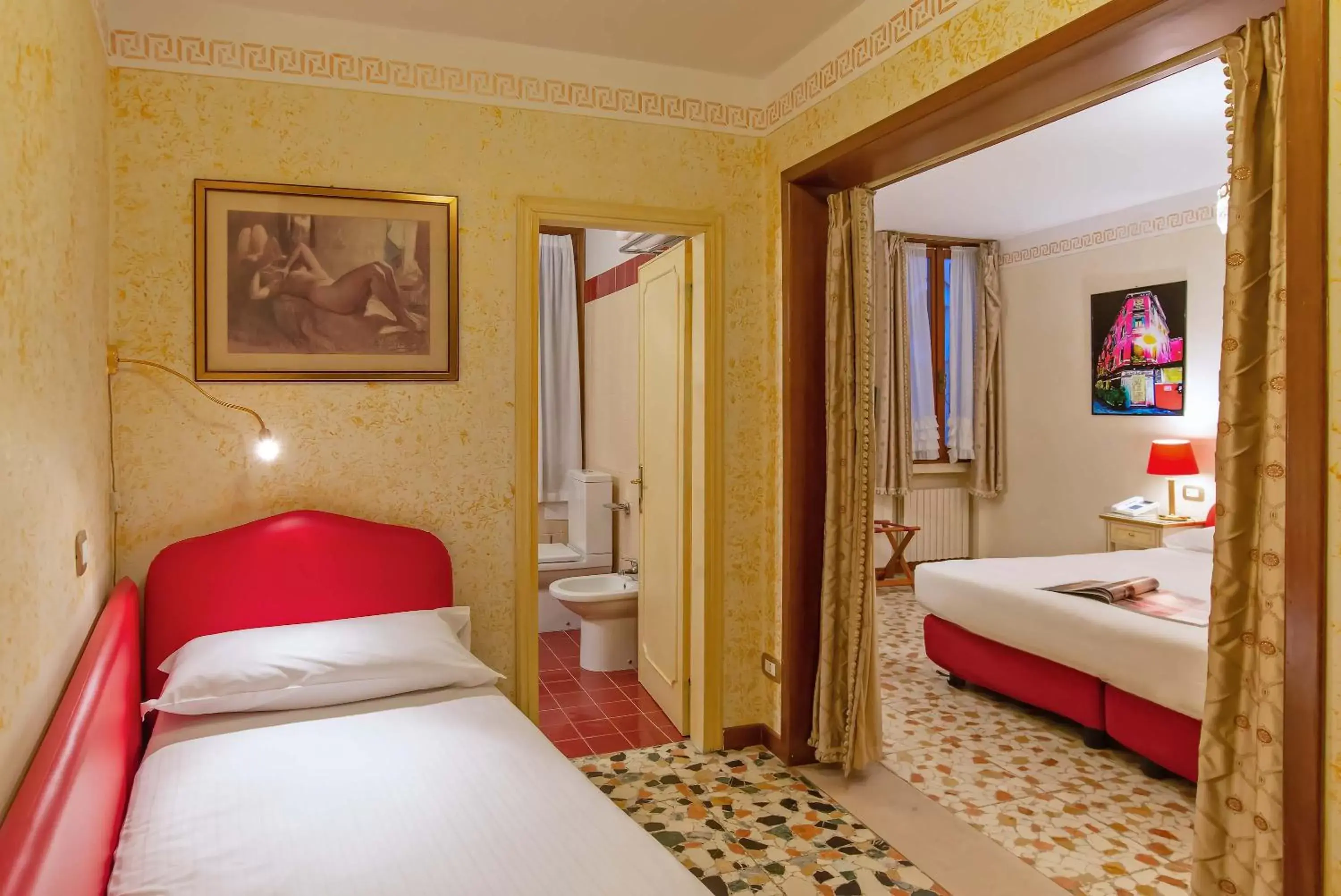 Bedroom, Bed in Hotel La Fenice et Des Artistes