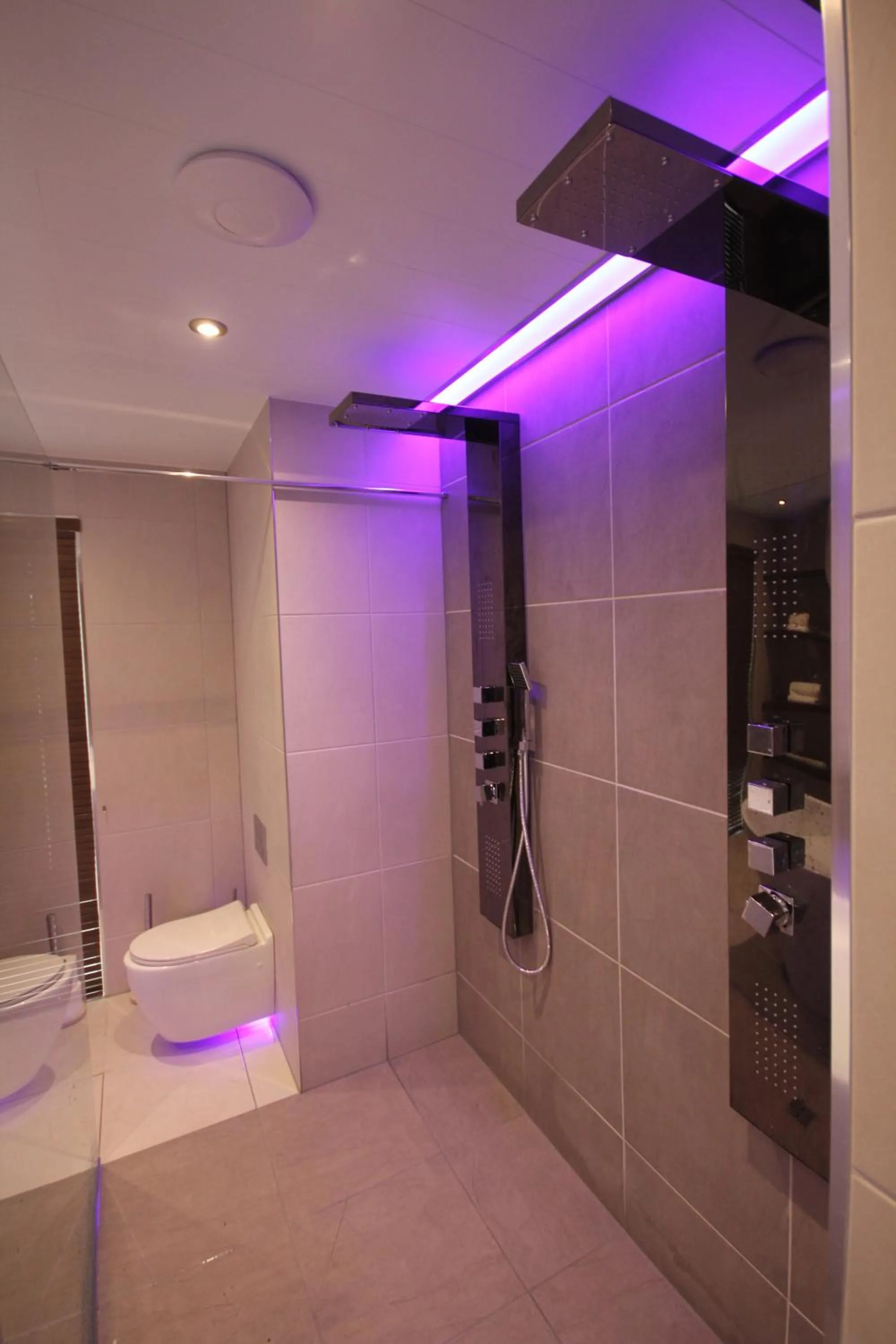 Bathroom in Aberdunant Hall