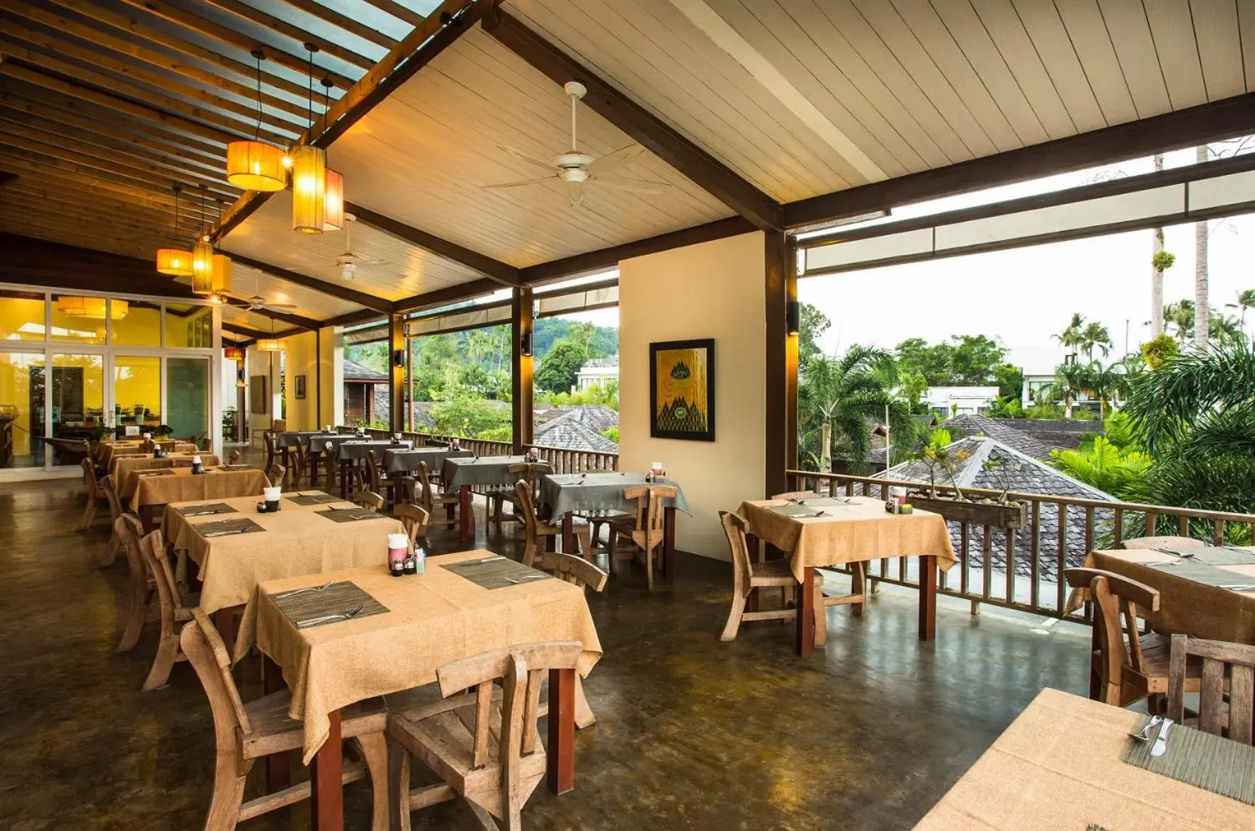 Restaurant/Places to Eat in GajaPuri Resort Koh Chang