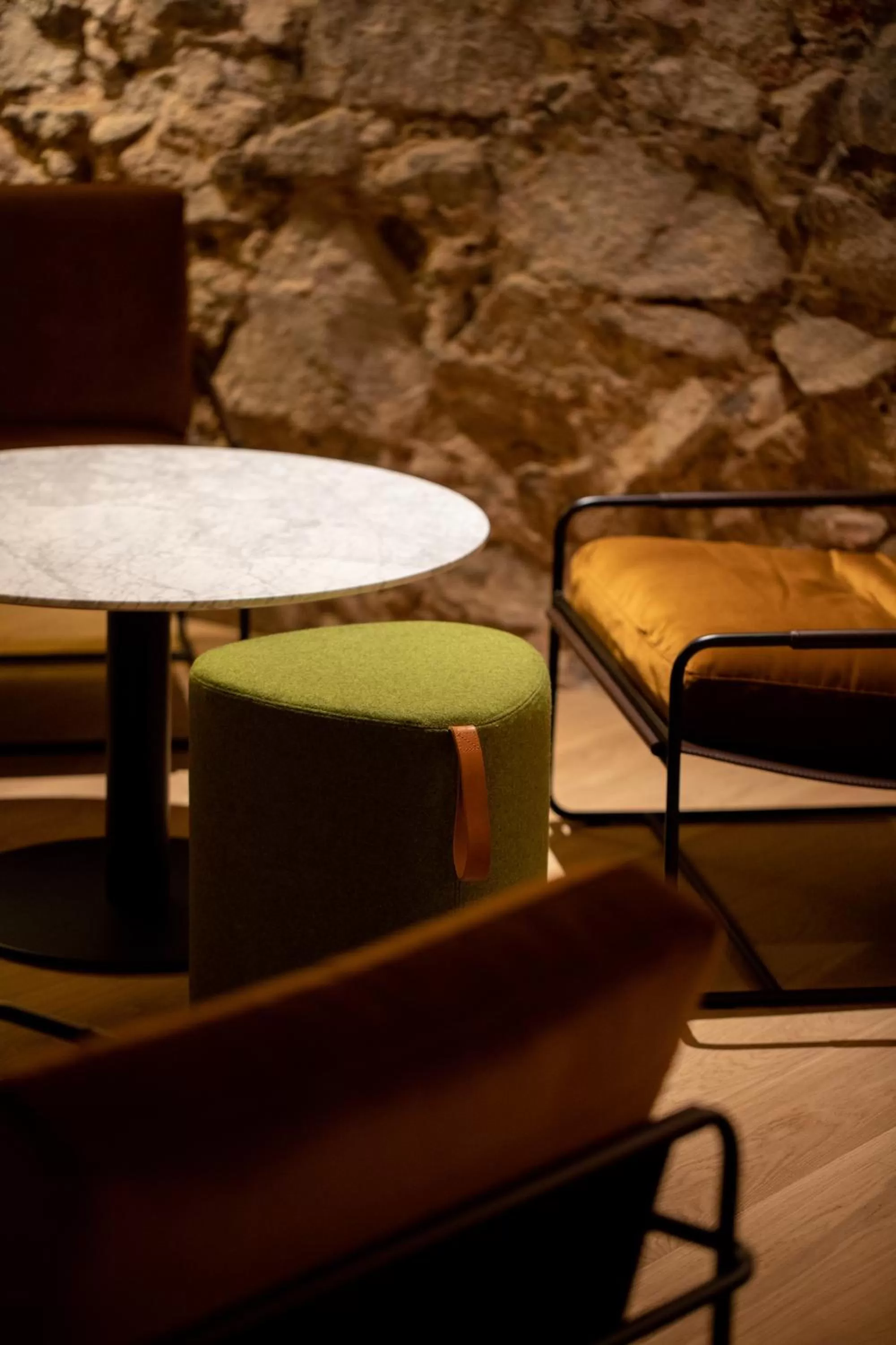 Lounge or bar in Relais et Châteaux Le Chambard