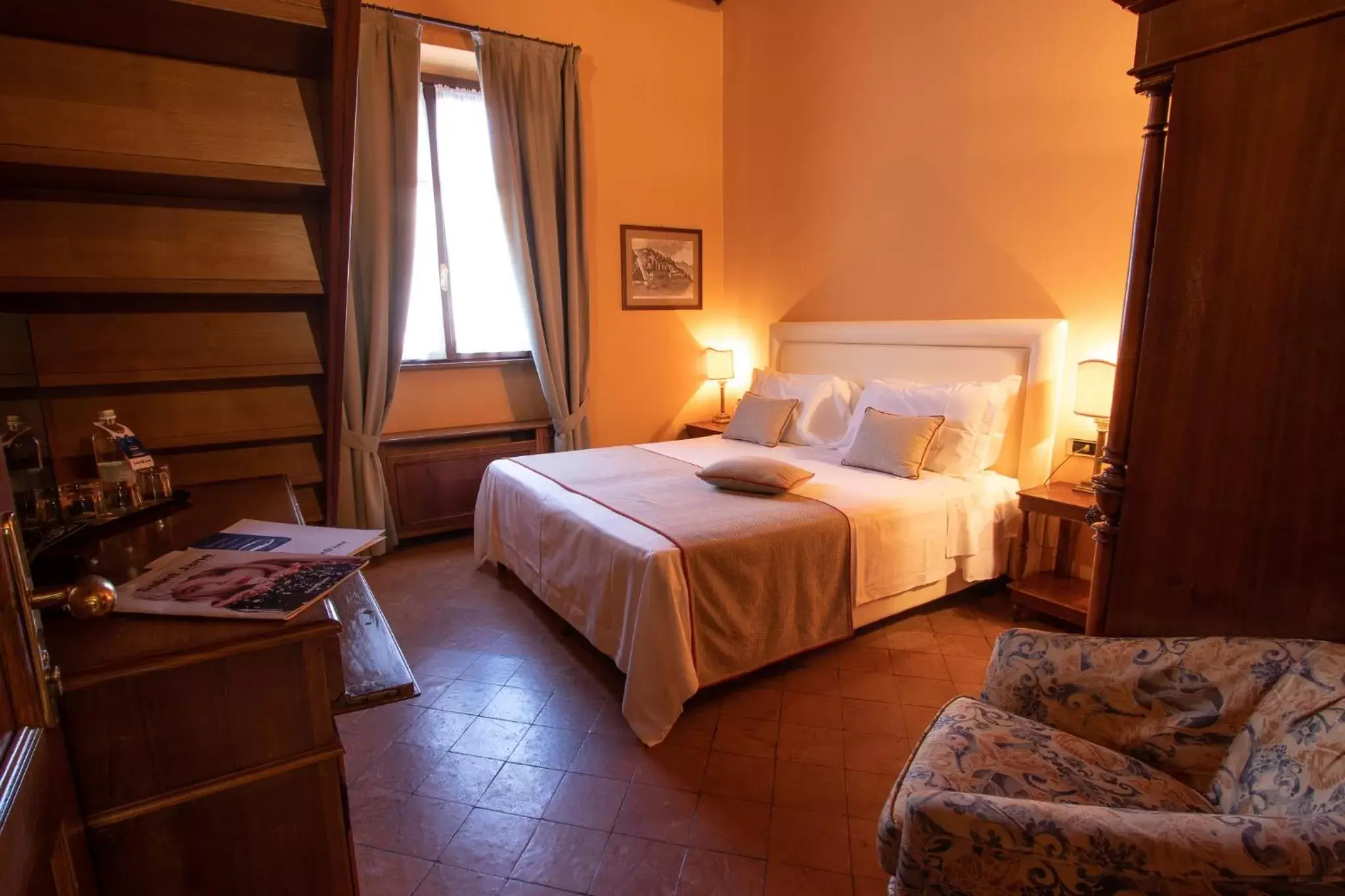 Photo of the whole room, Bed in Albergo Le Due Corti