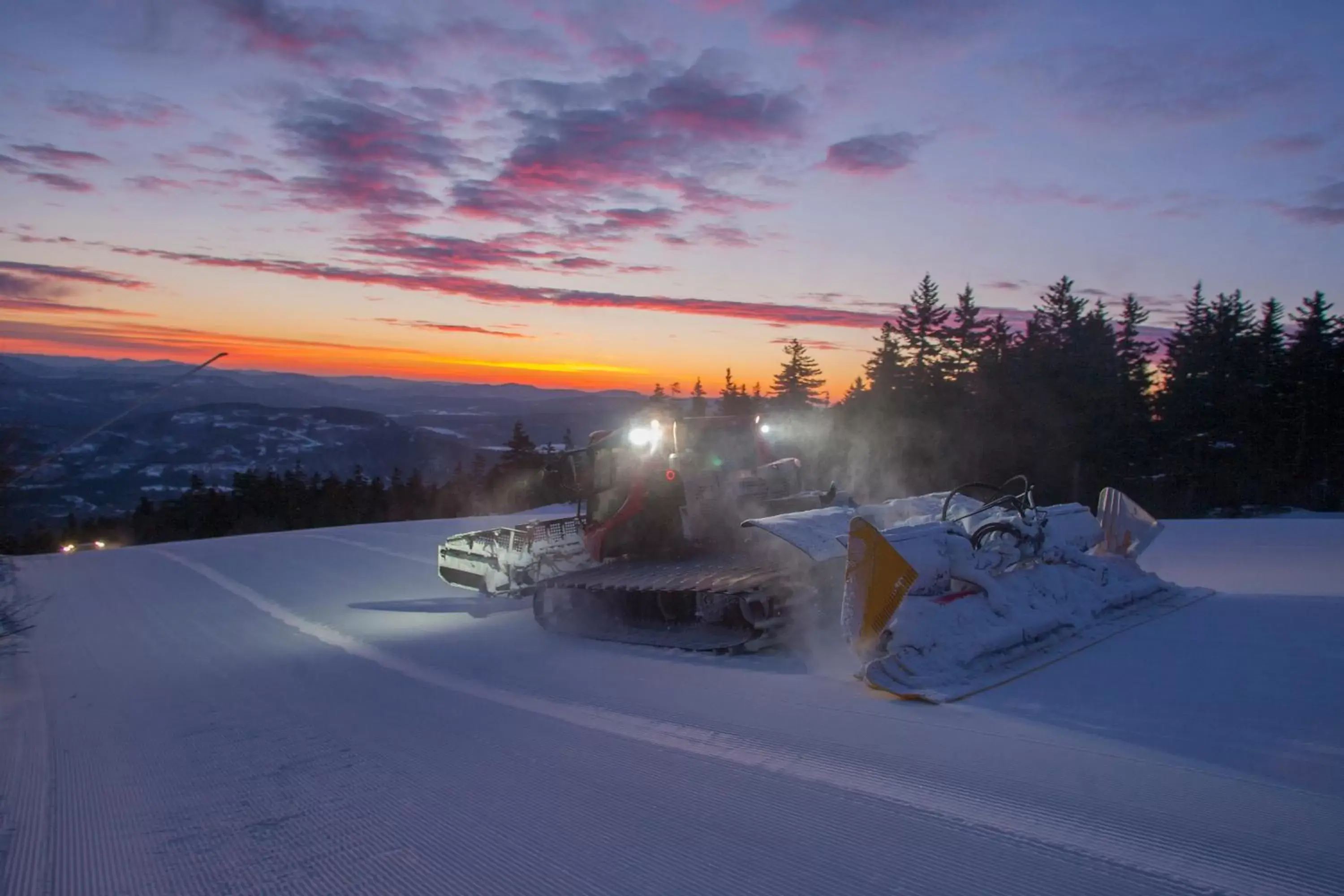 Skiing, Winter in Grand Summit Hotel