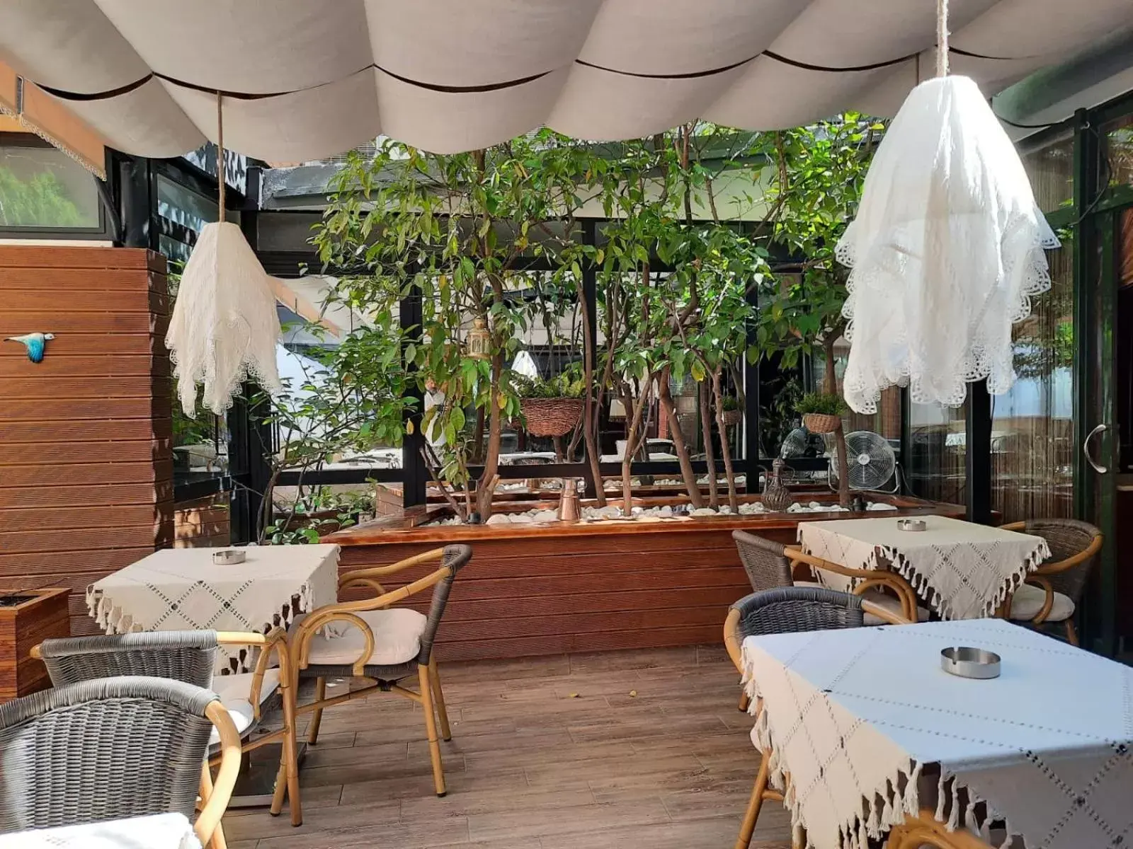 Garden, Restaurant/Places to Eat in Boyuguzel Termal Hotel