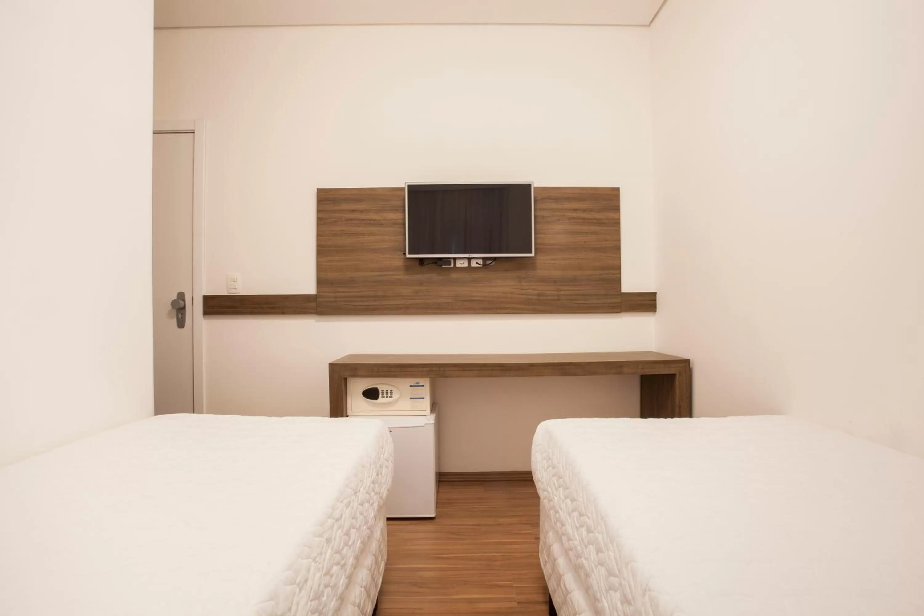 Bedroom, Bed in Travel Inn Express Hotels Brás