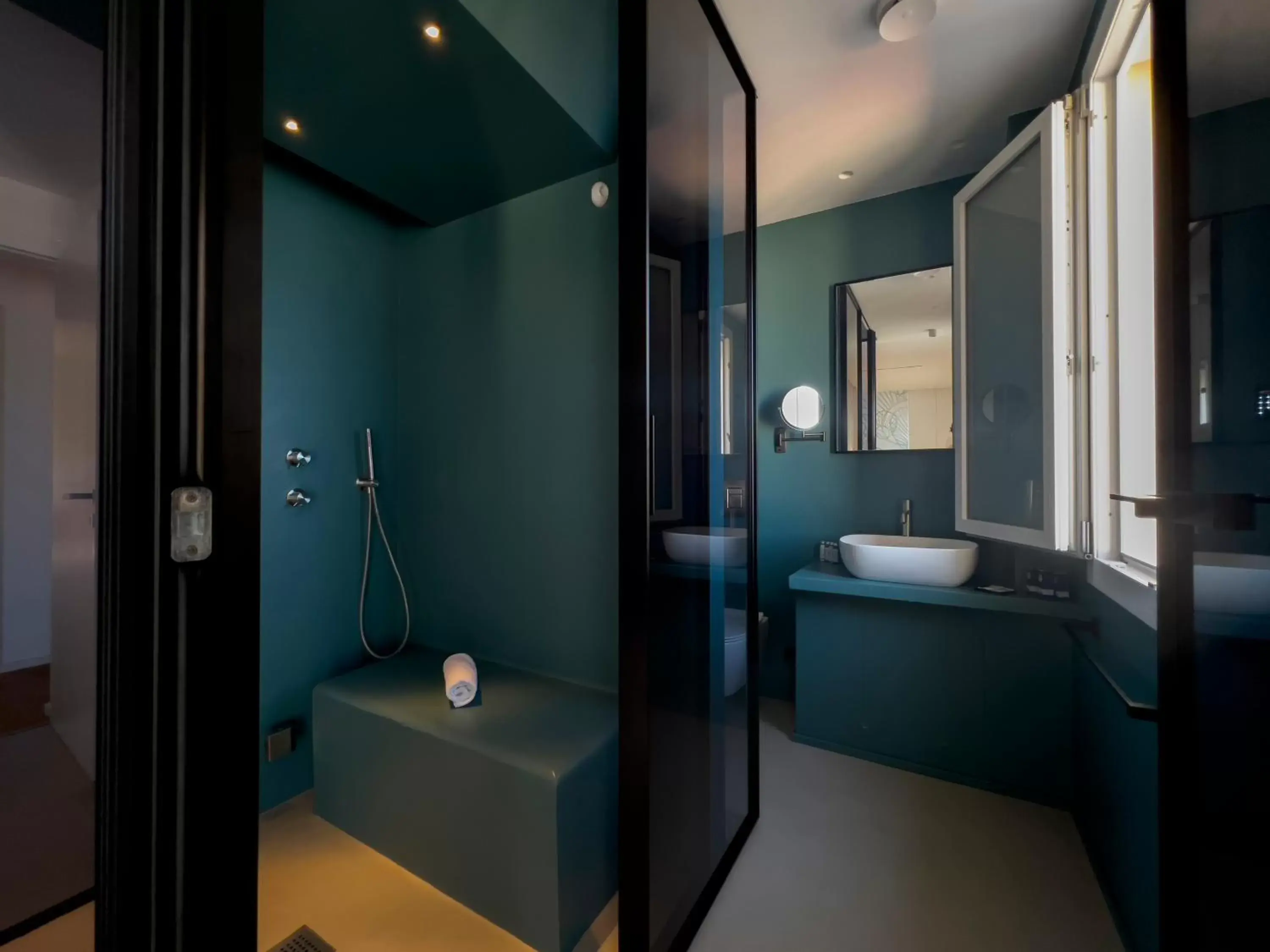 Steam room, Bathroom in B&B Le Suites di Costanza