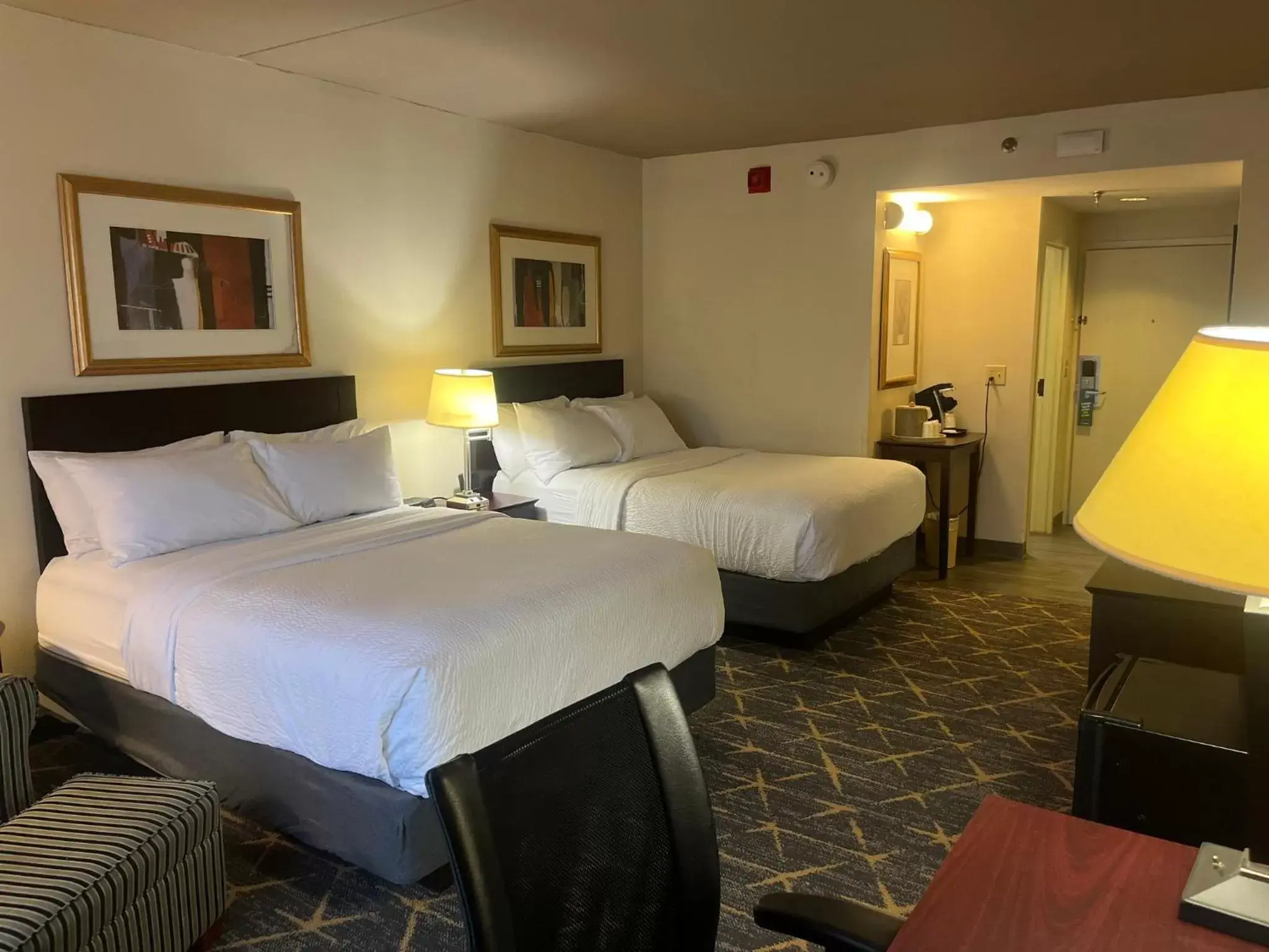 Photo of the whole room, Bed in Holiday Inn Hotel & Suites Springfield, an IHG Hotel