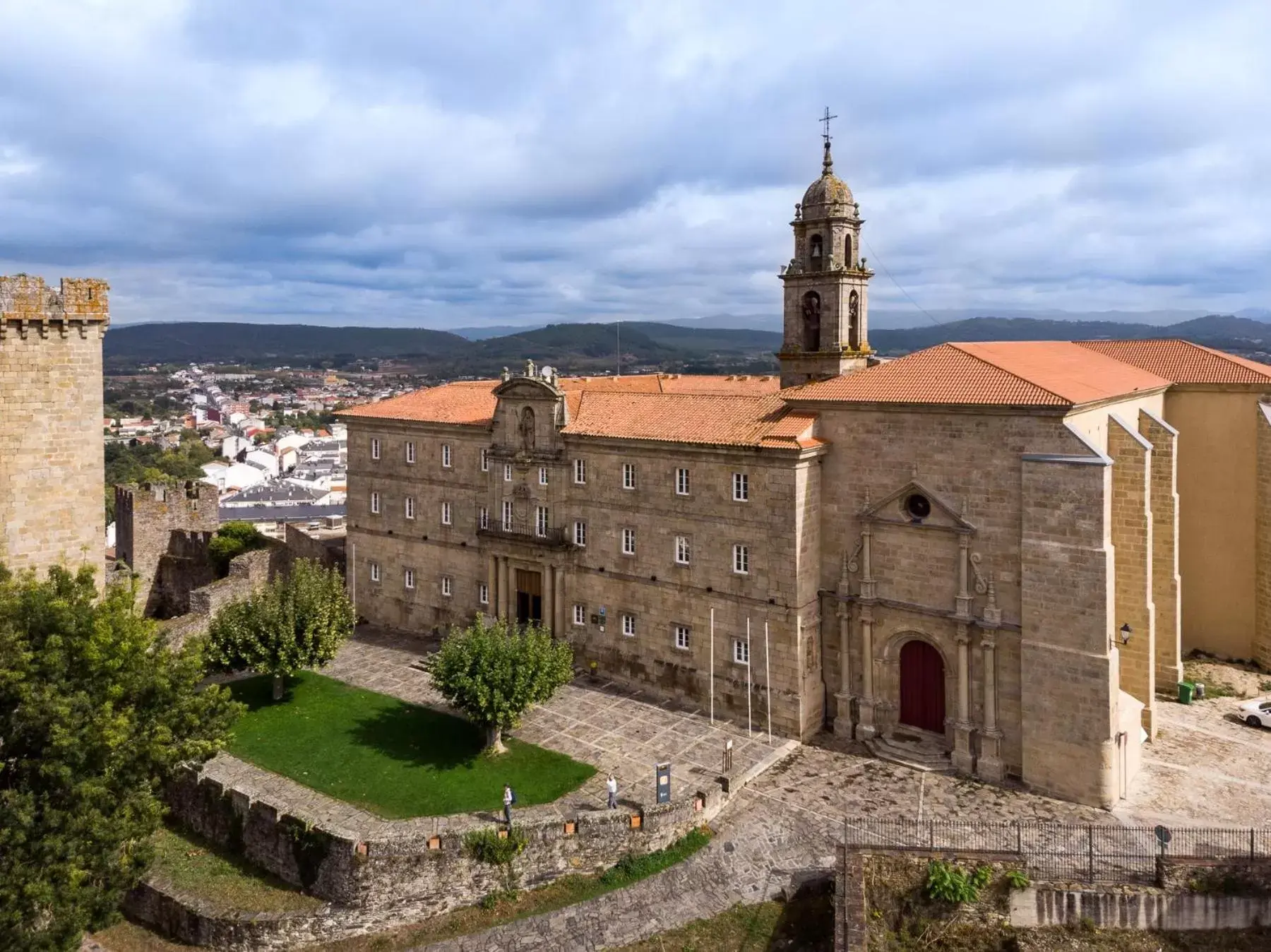 Facade/entrance in Parador de Monforte de Lemos