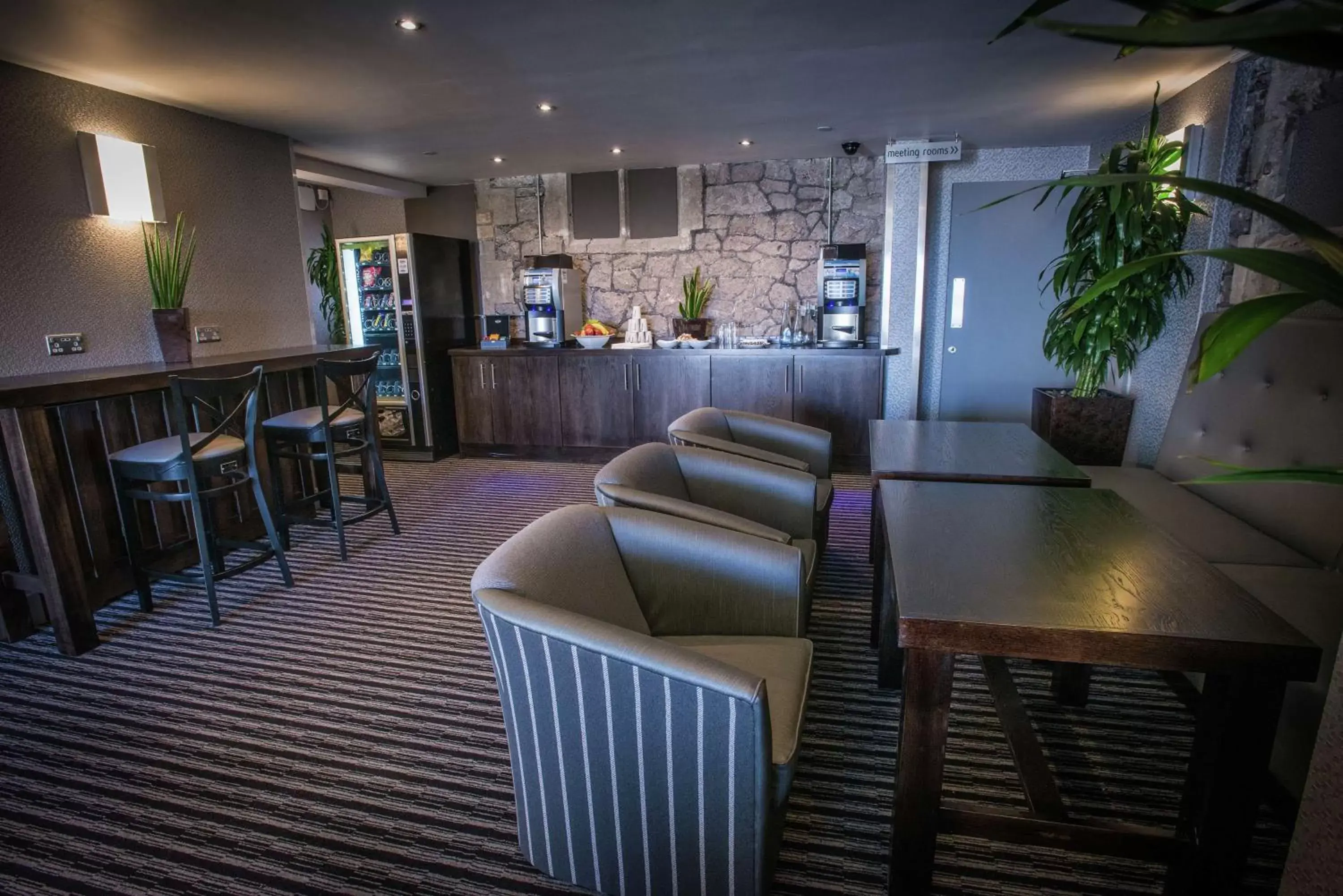 Meeting/conference room, Lounge/Bar in DoubleTree by Hilton Bristol South - Cadbury House