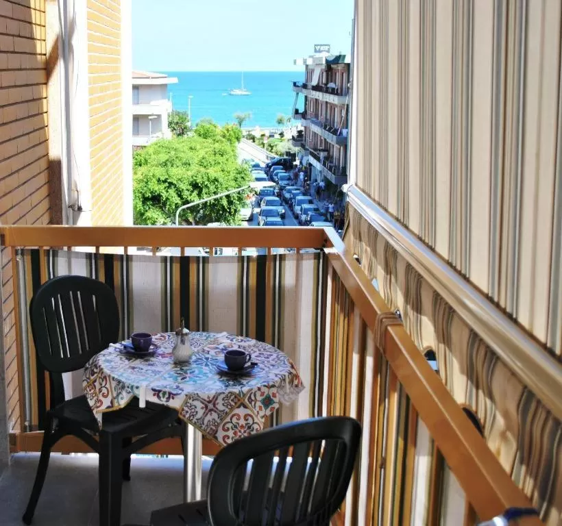 View (from property/room), Balcony/Terrace in B&b Cefalù