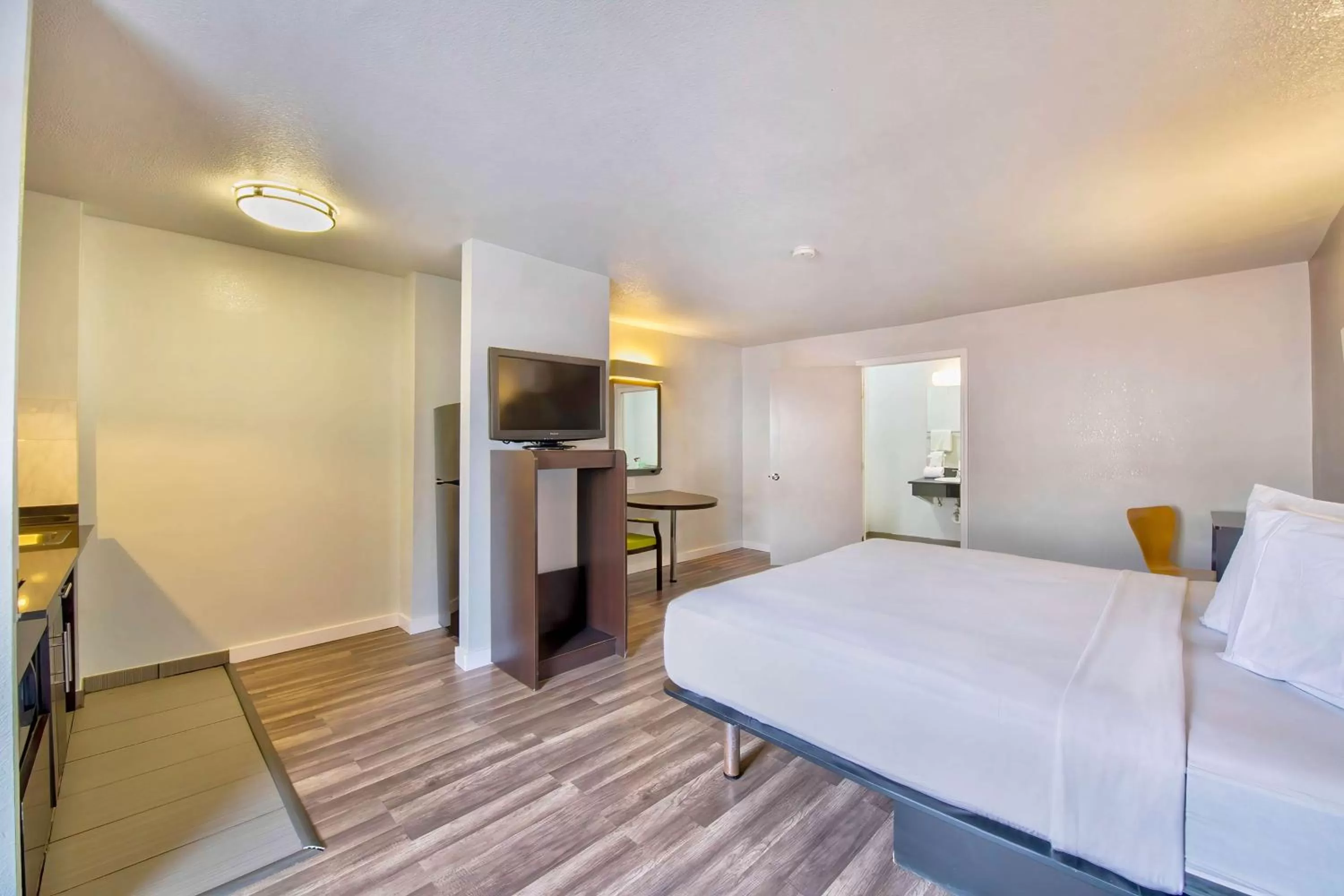 Bedroom, Bed in Studio 6-San Antonio, TX - Airport