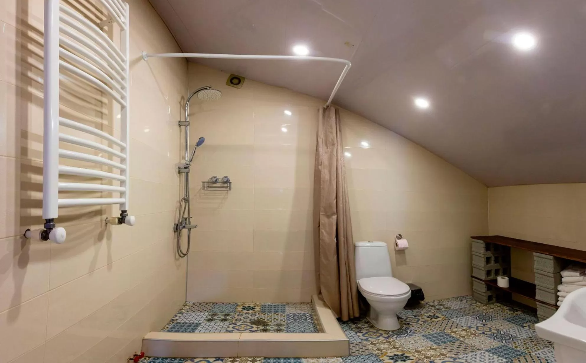 Shower in Gvino Minda