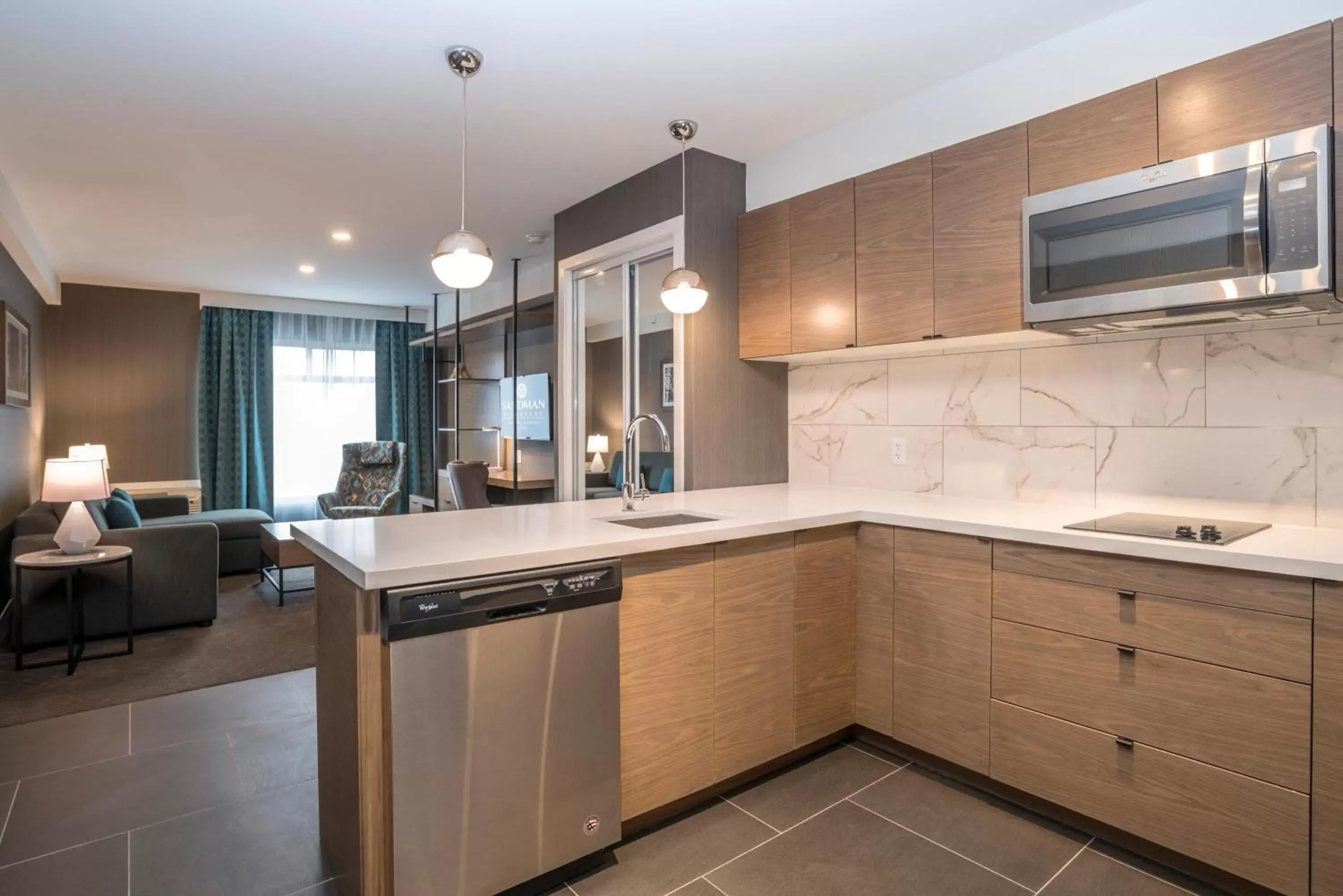 Photo of the whole room, Kitchen/Kitchenette in Sandman Signature Calgary Airport Hotel