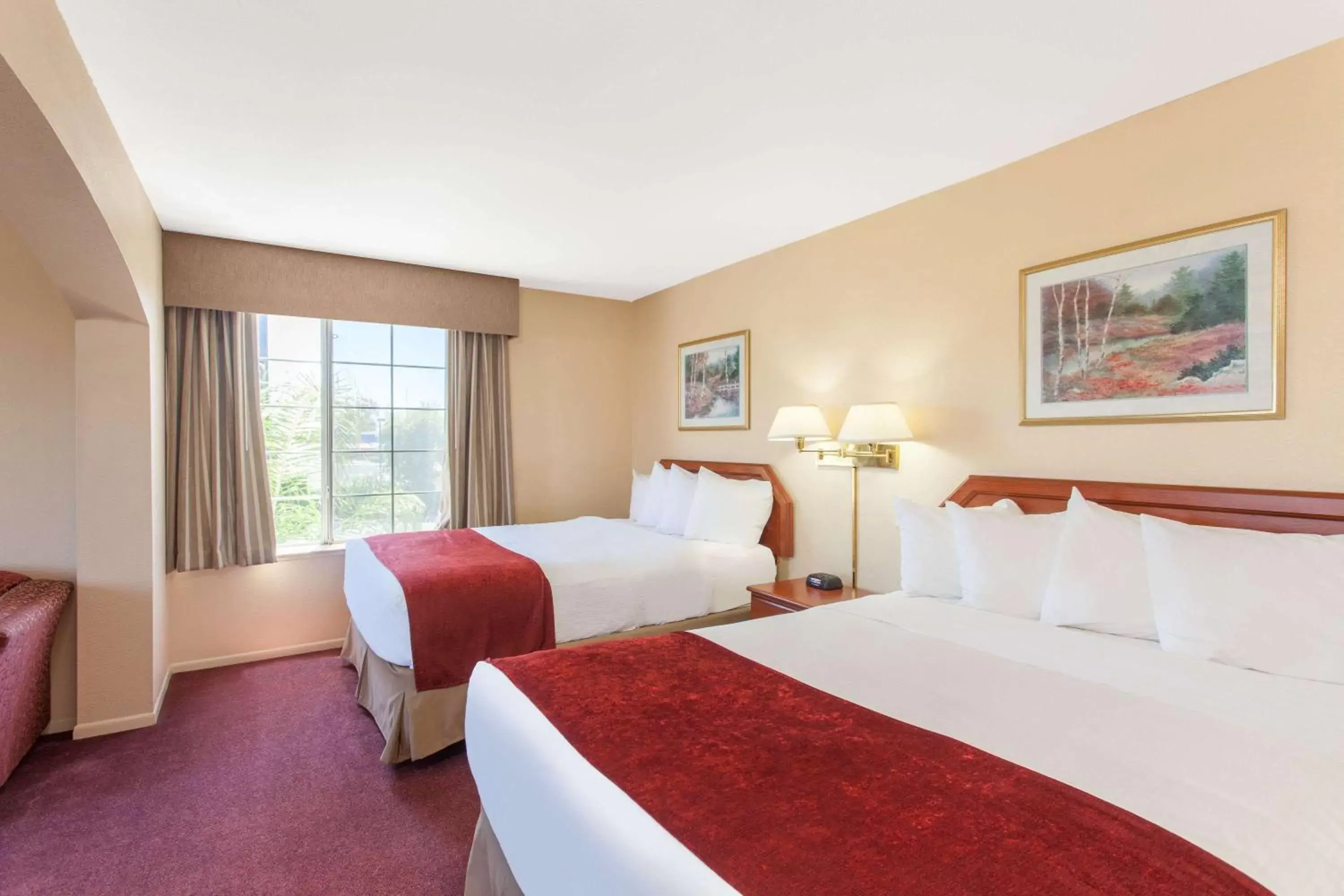 Photo of the whole room, Bed in Ramada by Wyndham Fresno Northwest