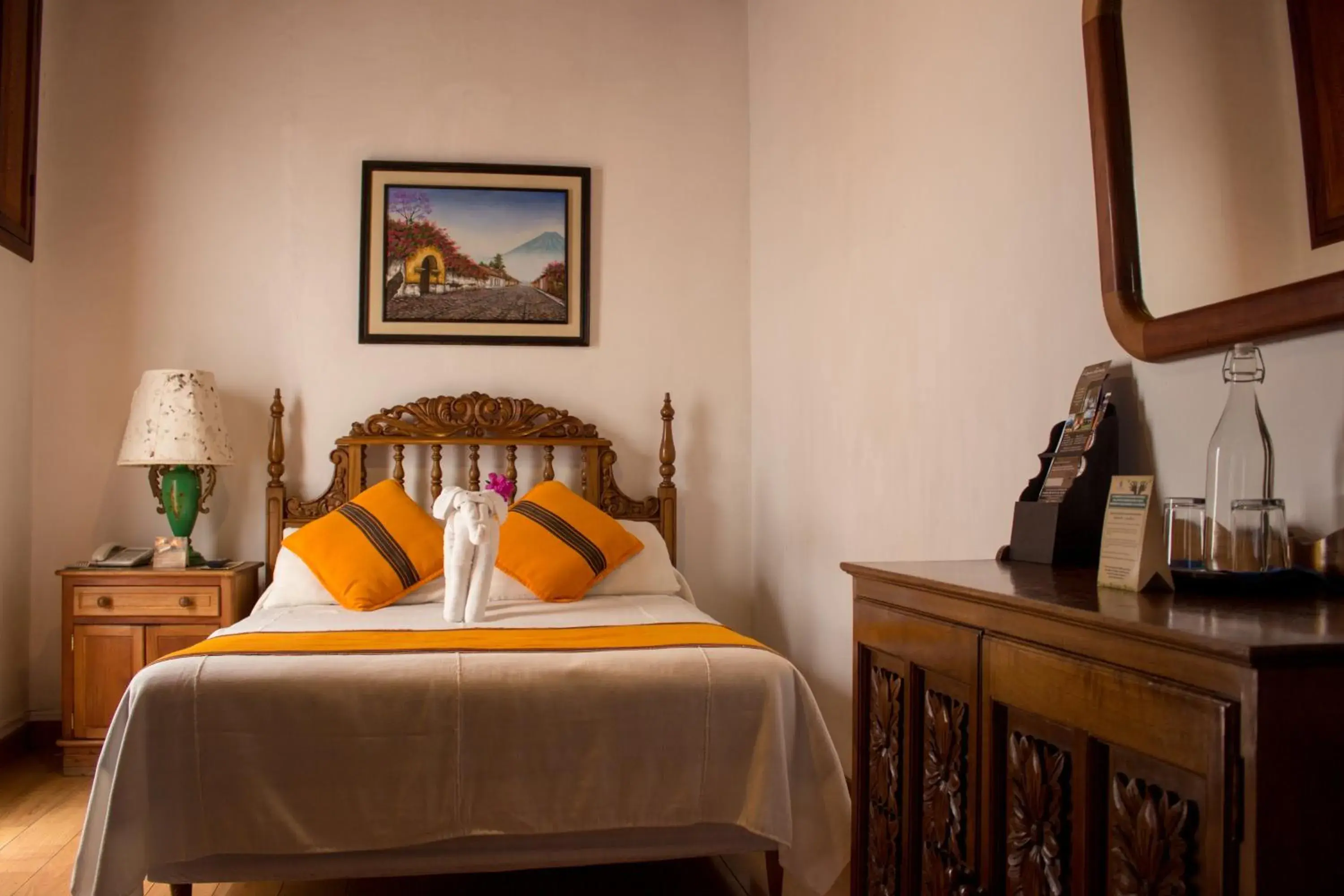 Bed in Hotel Posada de Don Rodrigo Antigua