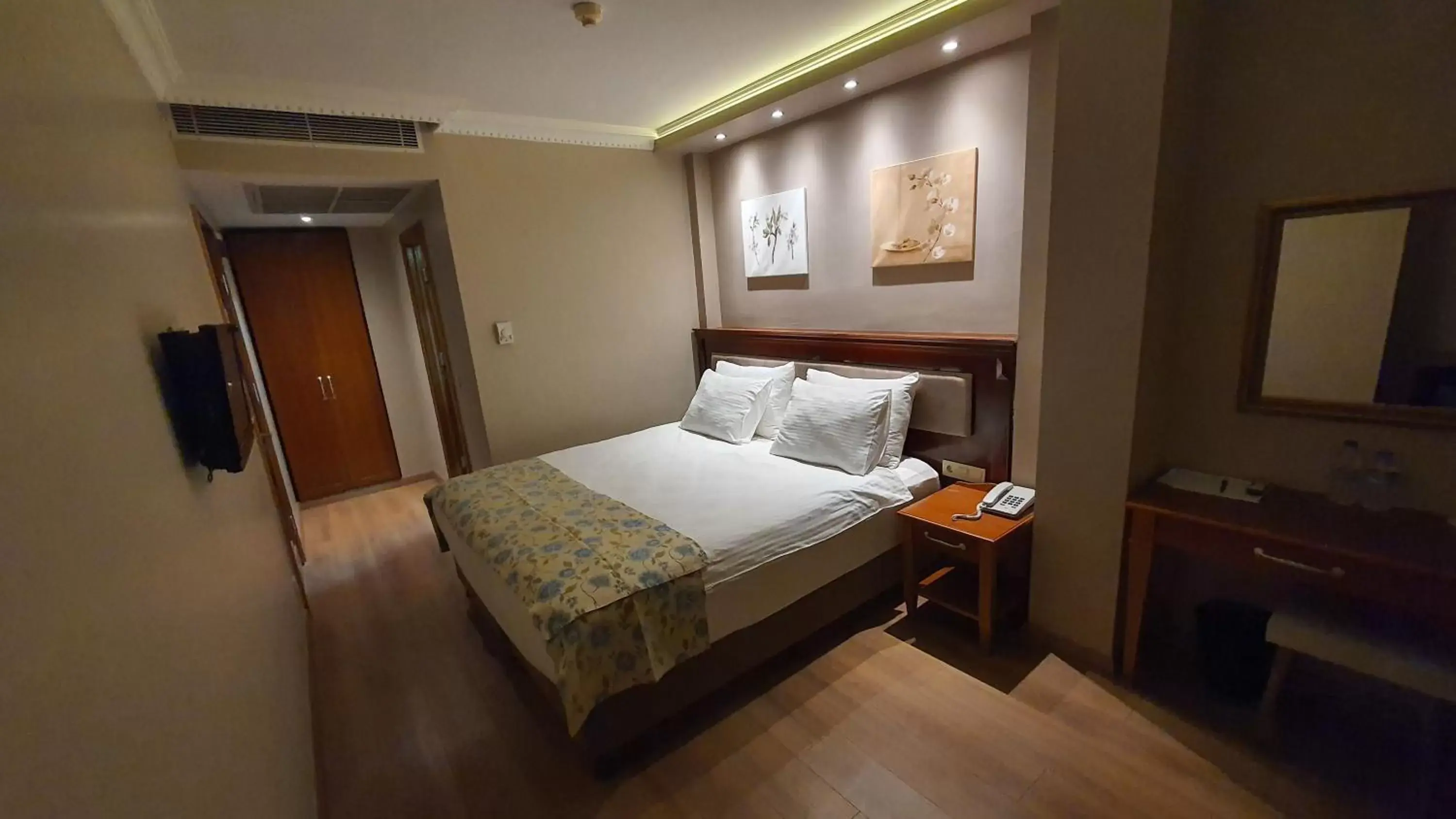 Bed in Asur Hotel