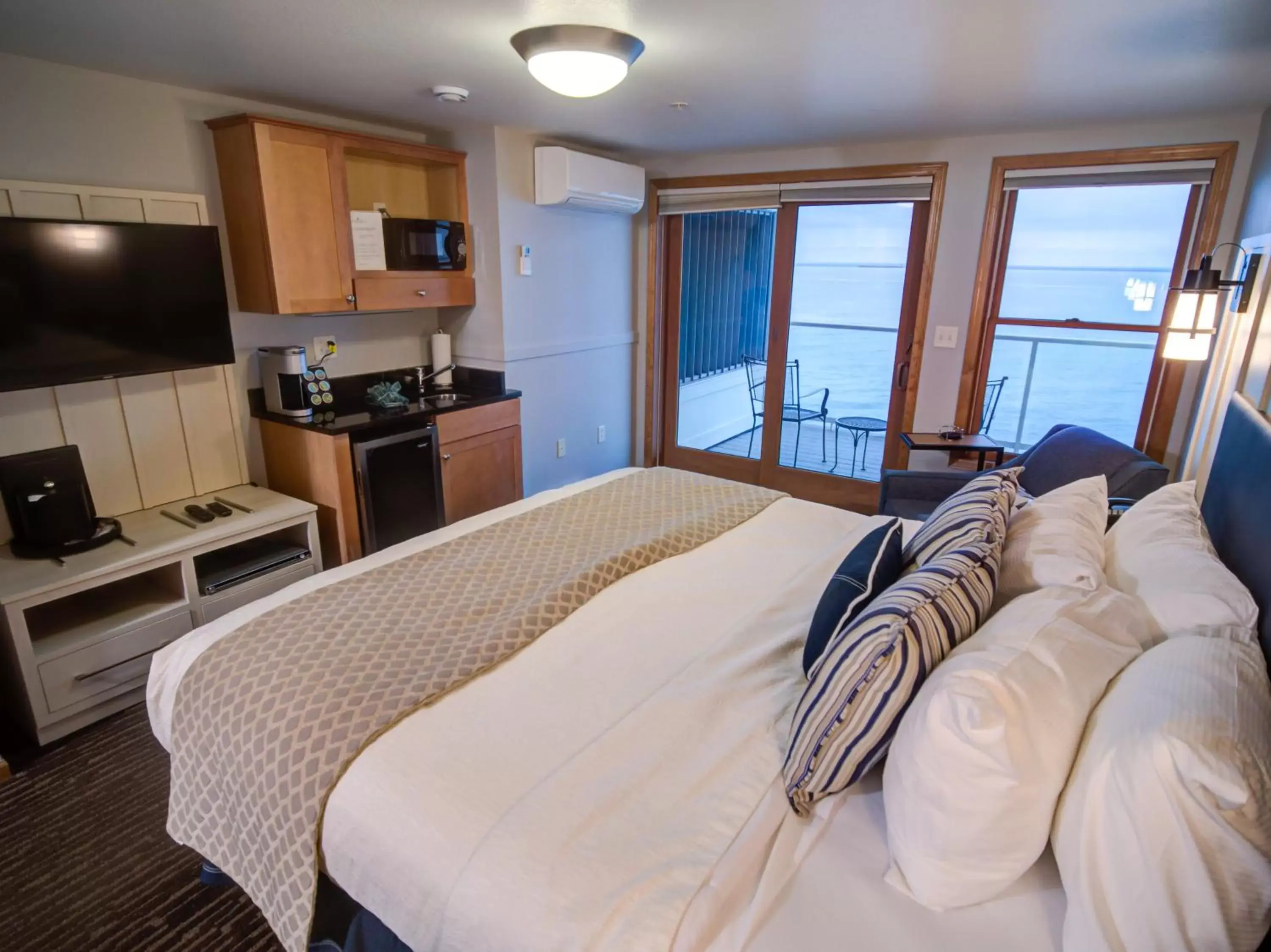 One-Bedroom Suite in Beacon Pointe on Lake Superior
