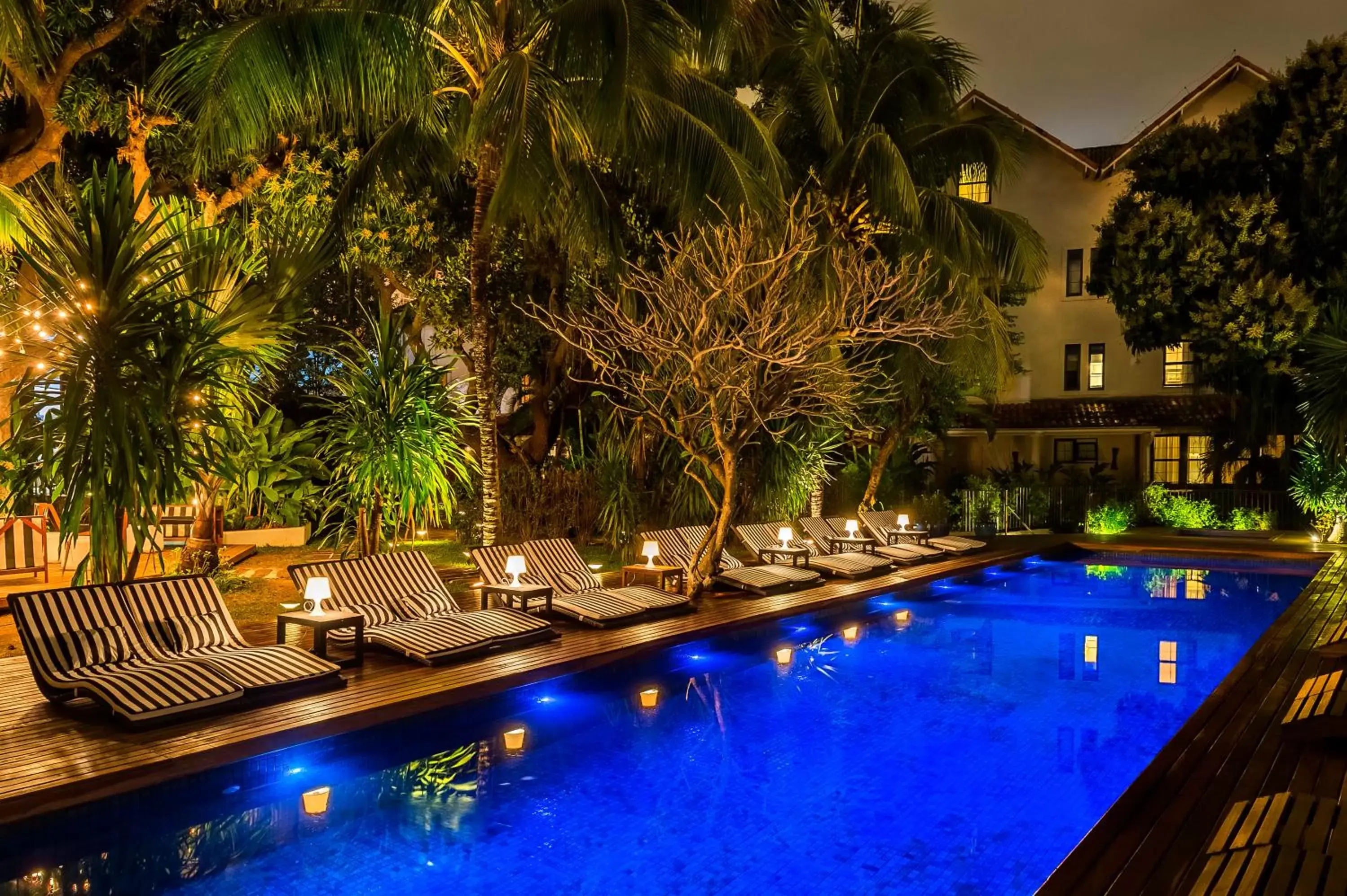 Night, Swimming Pool in Santa Teresa Hotel RJ - MGallery