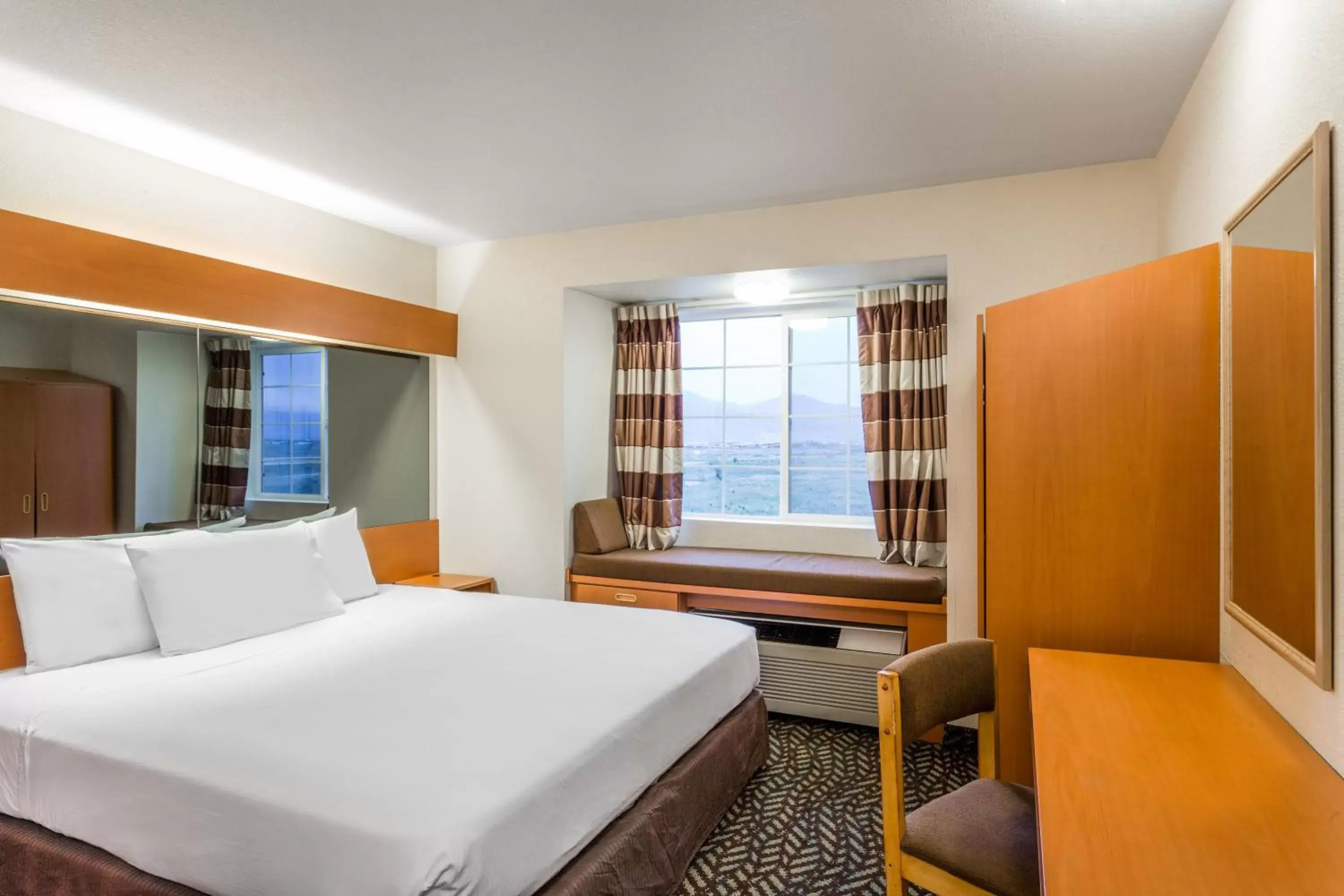 Queen Room - Non-Smoking in Microtel Inn & Suites by Wyndham Salt Lake City Airport